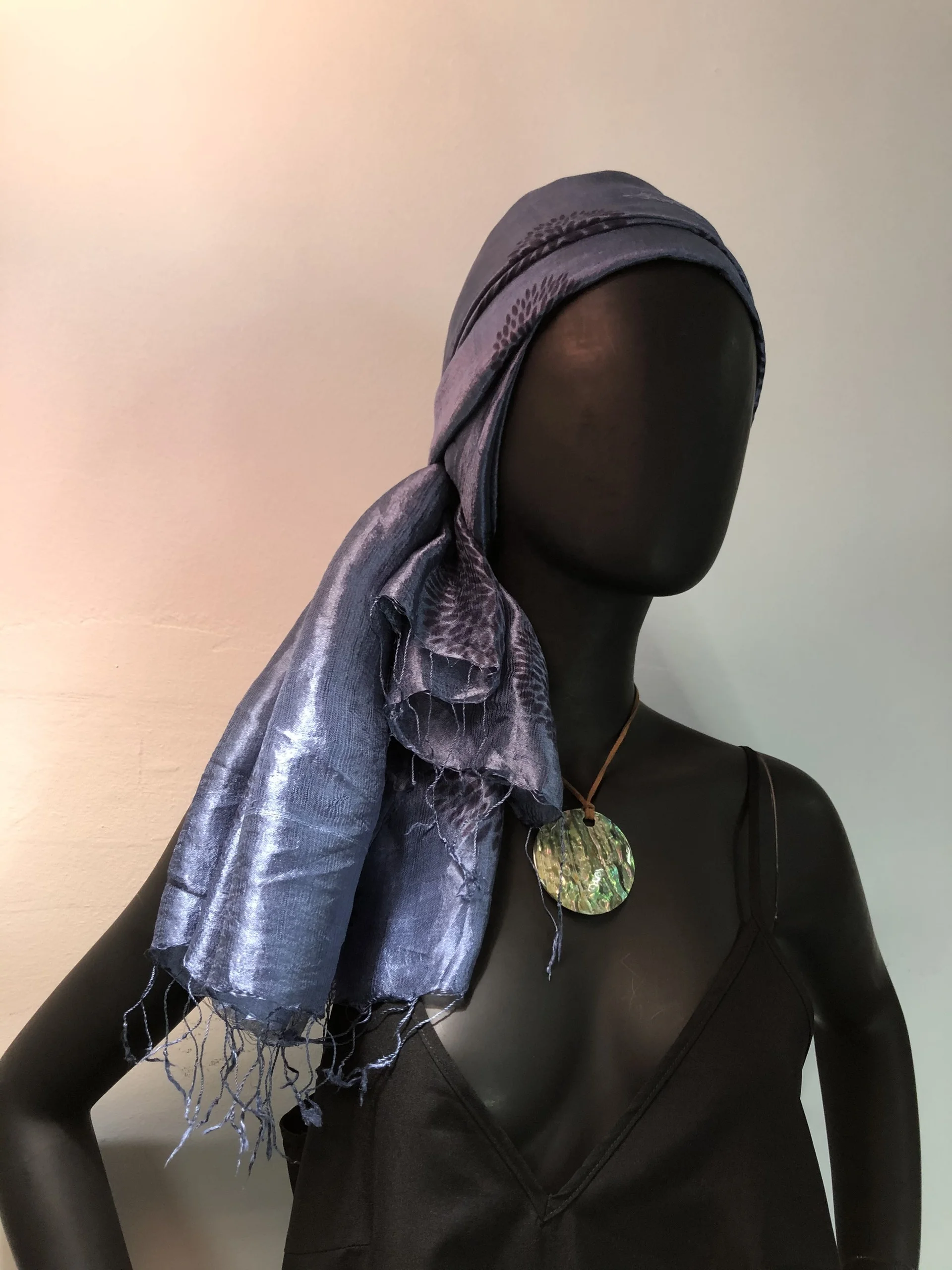 Vietnam Raw Silk Scarf - OEM, ODM - Hand Woven Hand Dye Mesh Printing Silk Scarf - Silk Scarf With Flower Decorative Patterns