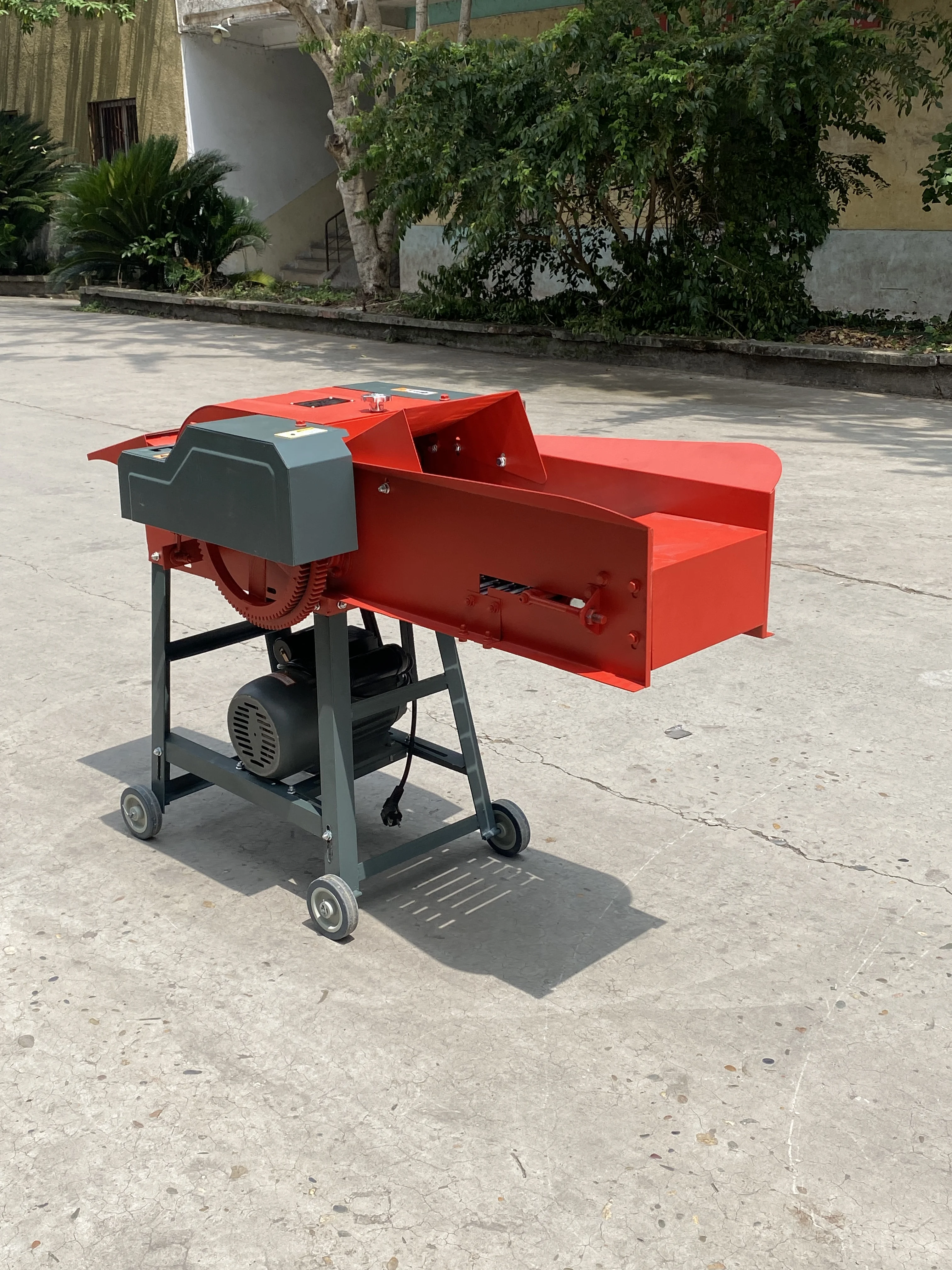 Top sale 1500kg/hour hay forage chopper small chaff cutter machine with electric motor grass chaff cutter machine animal feed