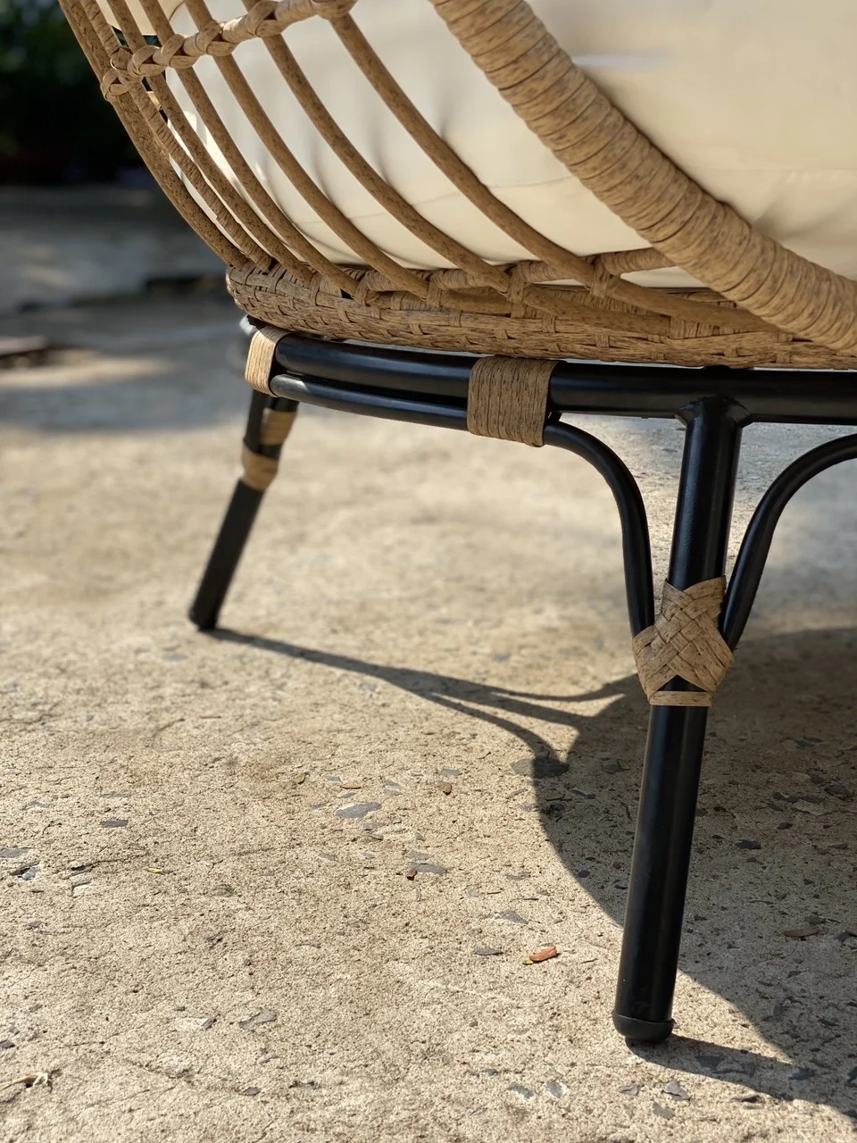 Wholesale Patio Outdoor Garden PE Rattan Half Egg Shape Leisure Lounge Rattan Wicker Chairs for Garden Patio