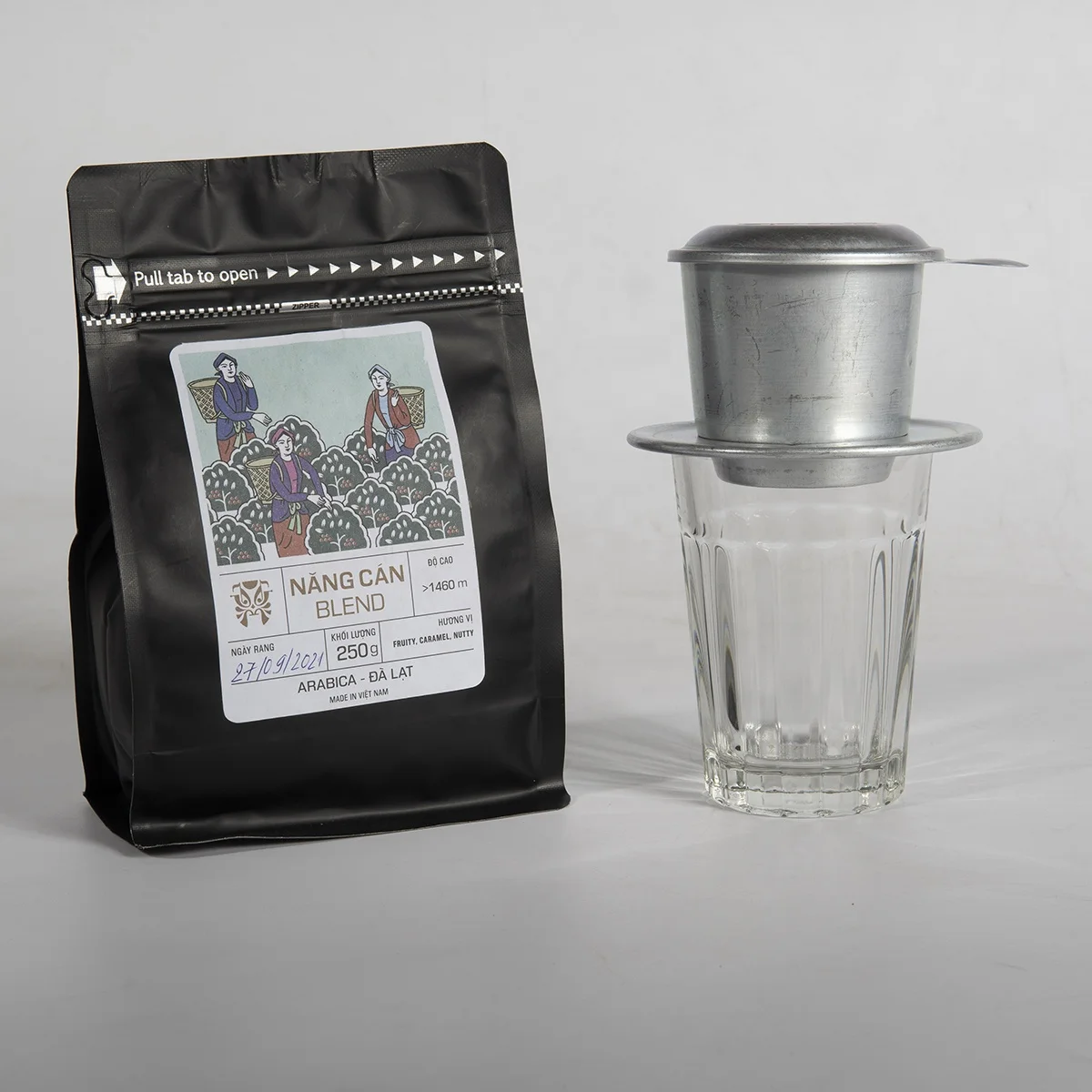 Кофе из жареных зерен с фруктовым карамельным и ореховым вкусом note Giong ang может смешивать средние темные жарки