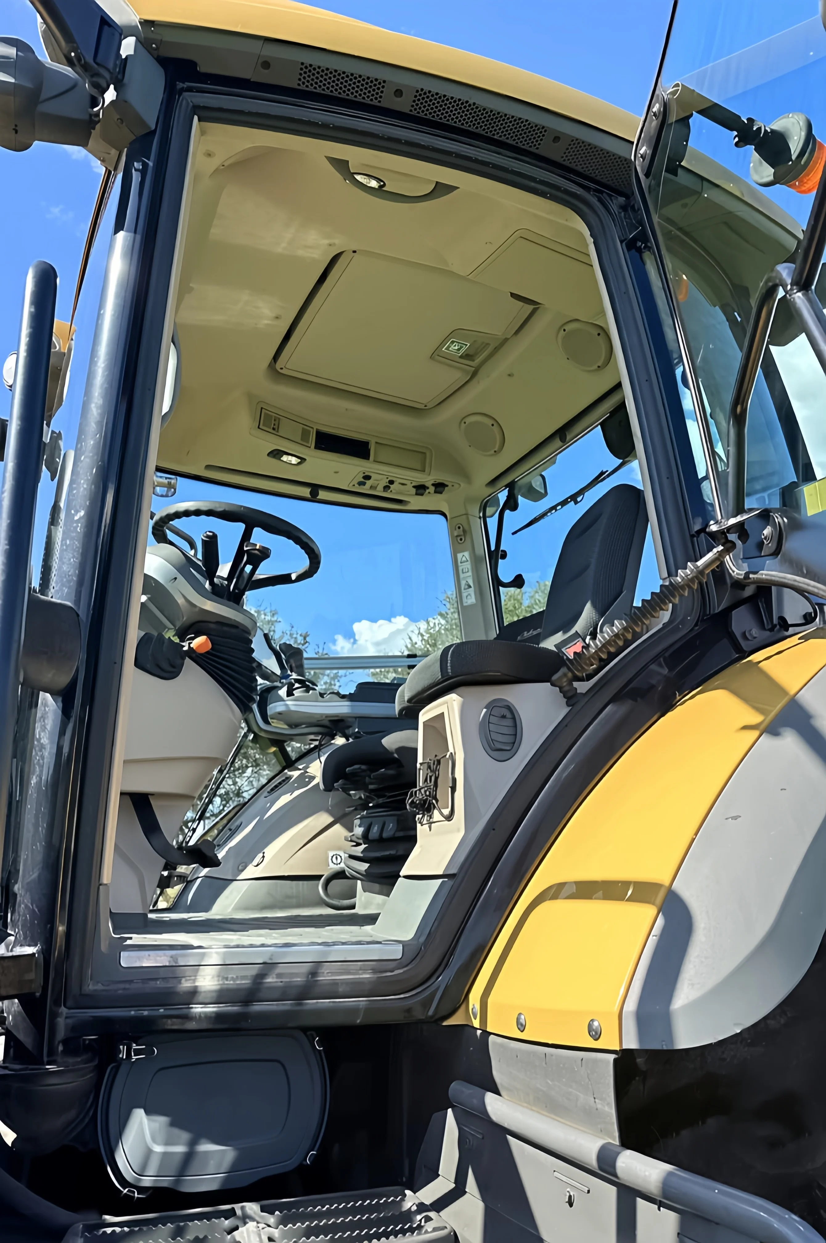 High Quality Second Hand 2020 Challenger 1042 Farm Tractor Agricultural Tractor Ready to Ship