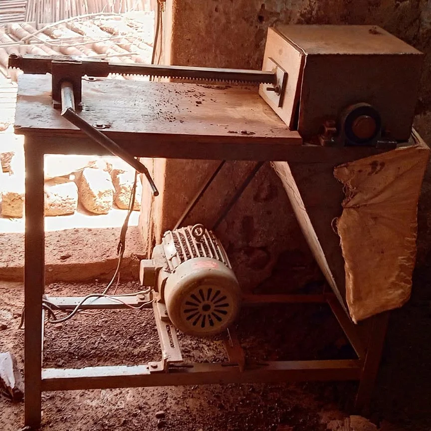 Clay powder making machine used for pottery brick and clay terracotta tile making industry runs of electric powered motor