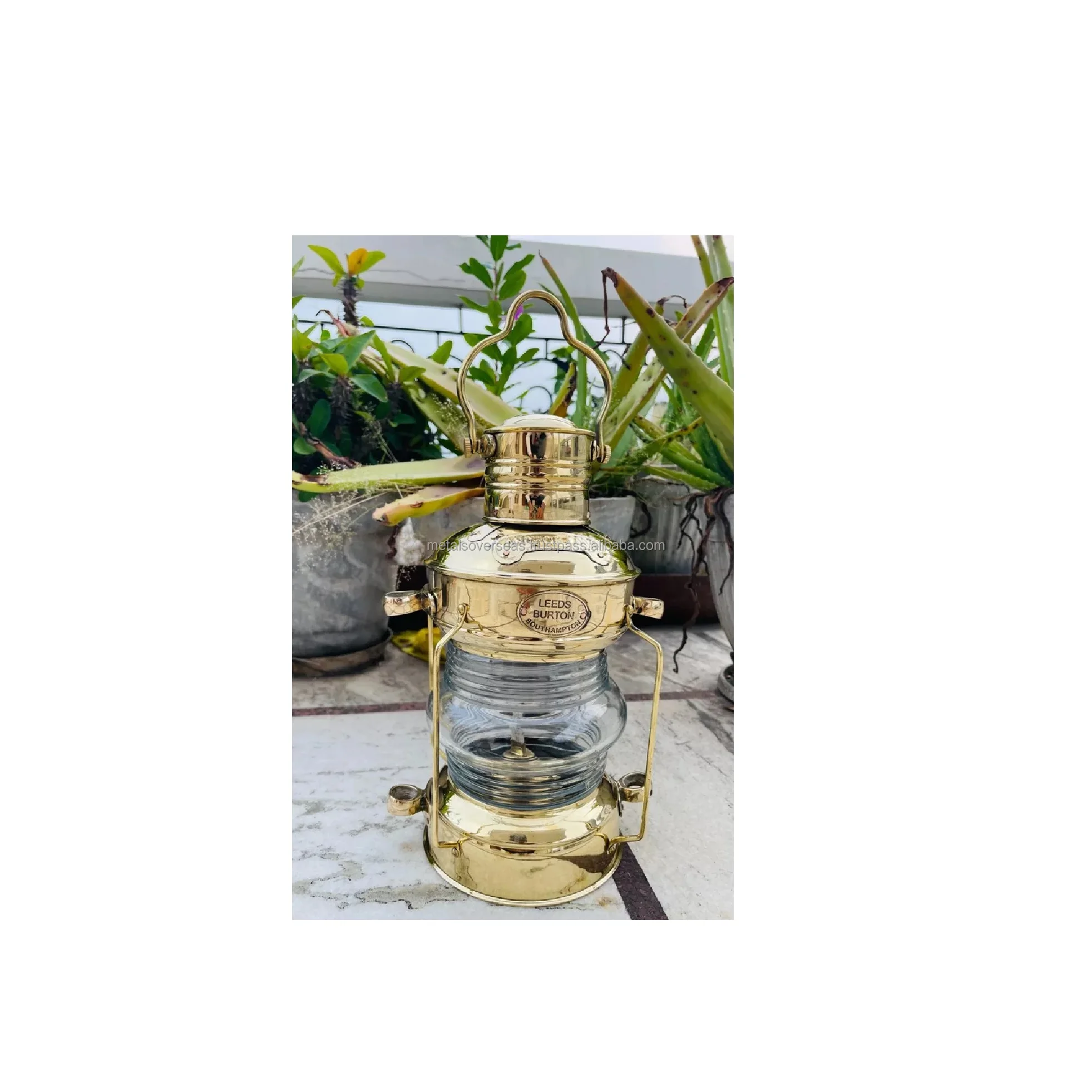 Brass And Copper Kerosene Oil Lamp In Antique Finished For Outdoor Usage With Modern Design With Elegant Style In cheap prices