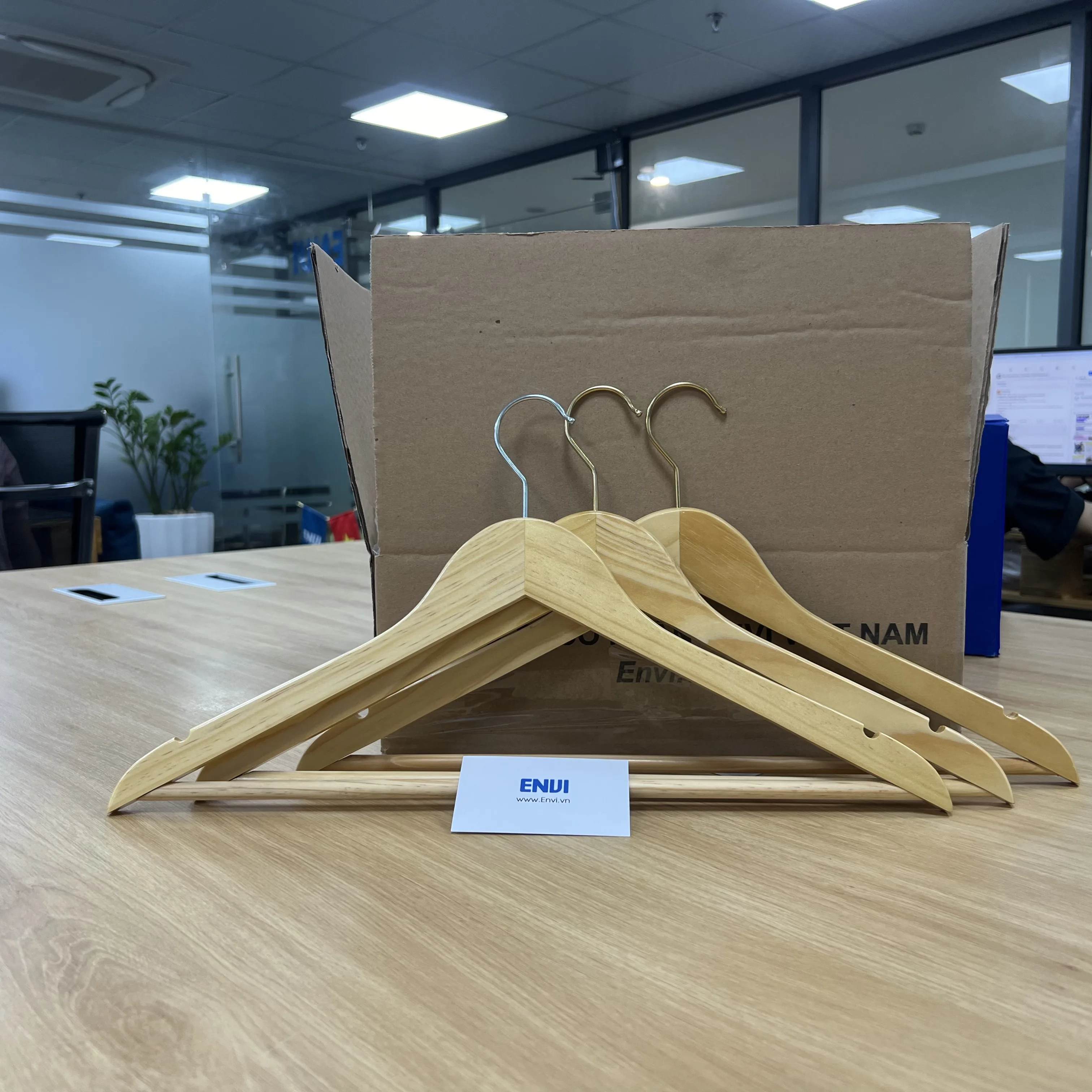 High Quality Low MOQ Natural Wooden Hangers Custom Logo Durable Wooden Hangers For Clothes From Vietnam