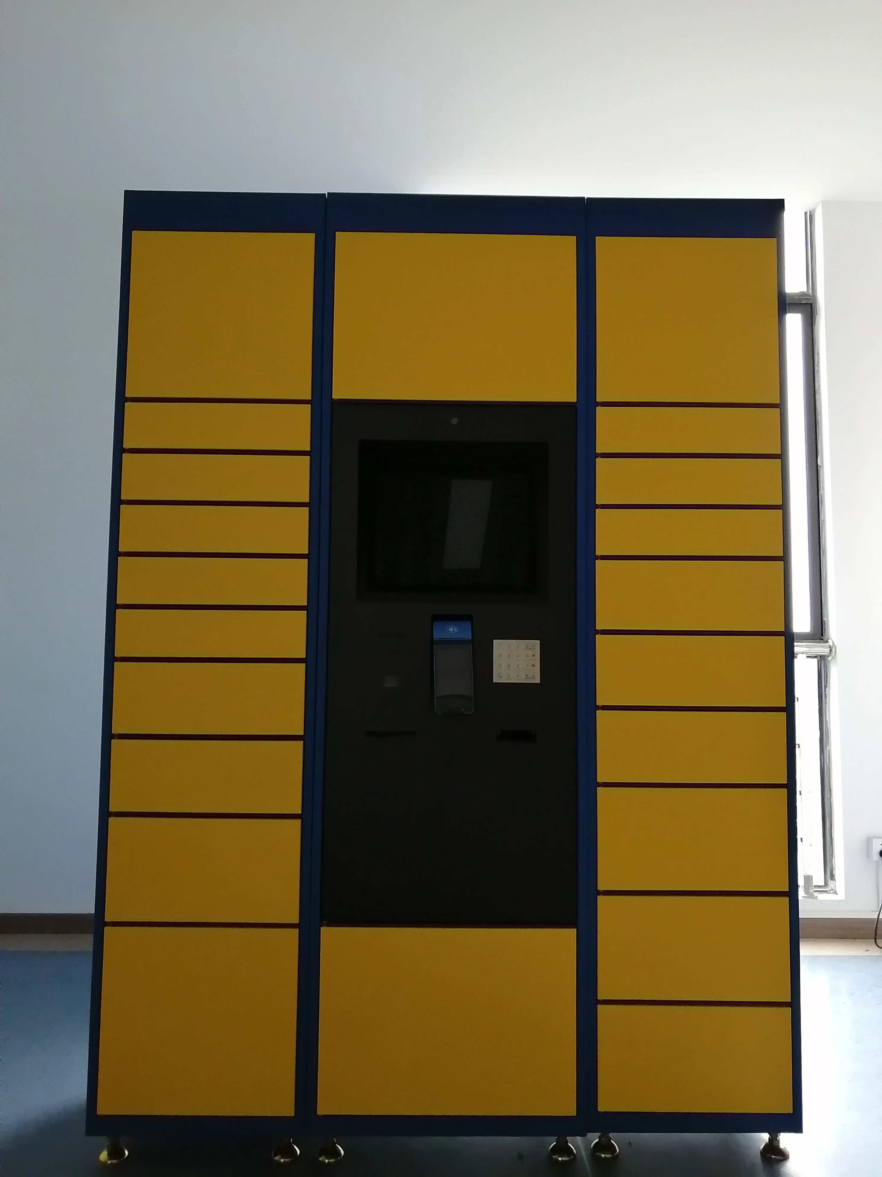 Automatic Smart Refrigerated Intelligent  Logistics Cabinet Locker with Reinforced Lock for Fresh Food Or Cold Dish