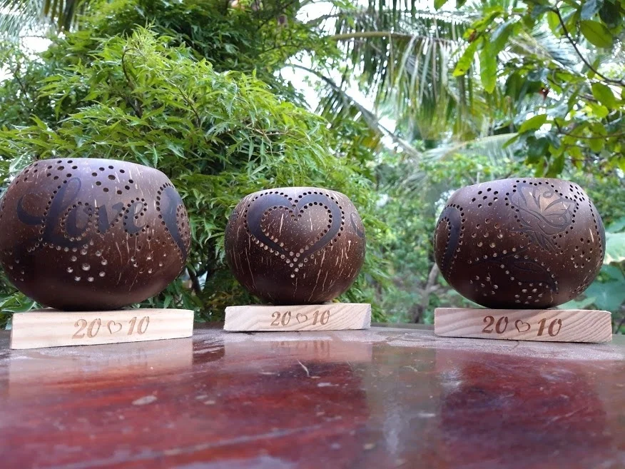 New design Natural coconut shell lamp candle holders / coconut tealight holder Made in Vietnam