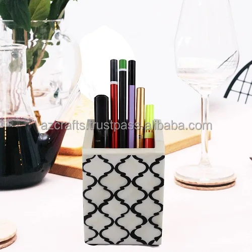 Подставка для ручек и органайзеров из древесной смолы