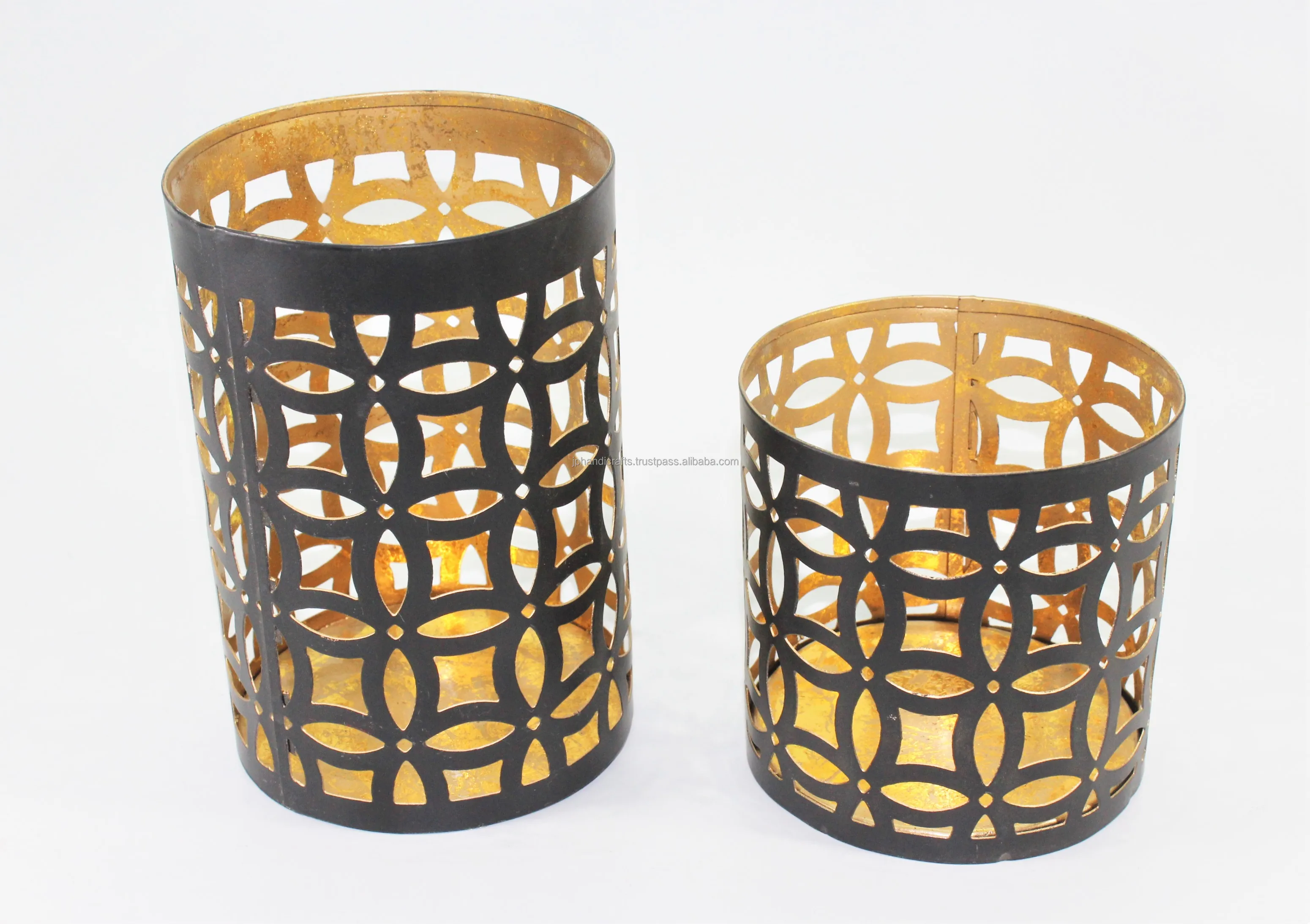 Лучшая цена домашний декоративный Настольный металлический подсвечник для чайной свечи с гравировкой набор из 2 штук