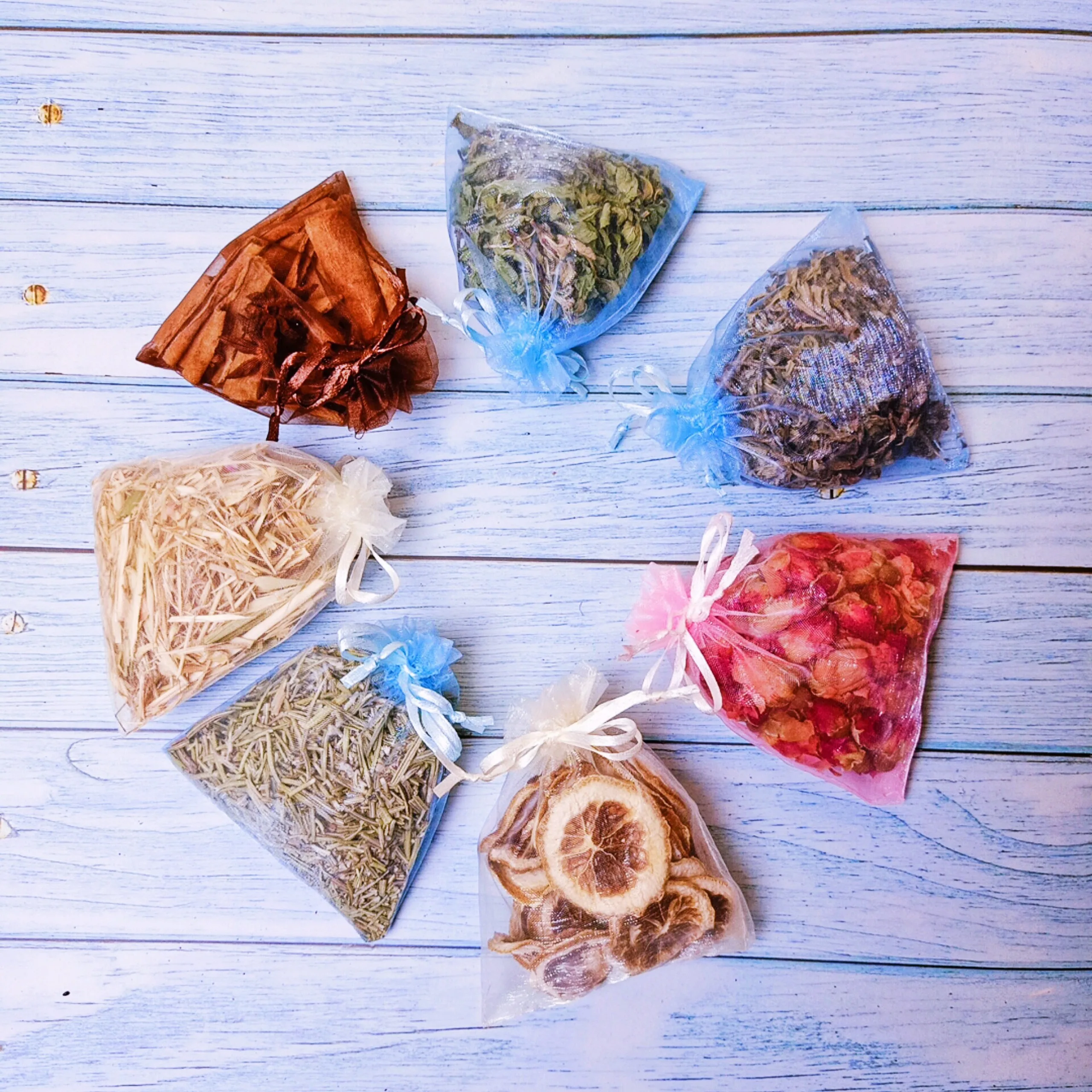 Natural dried lemongrass can make tea or cooking seasoning