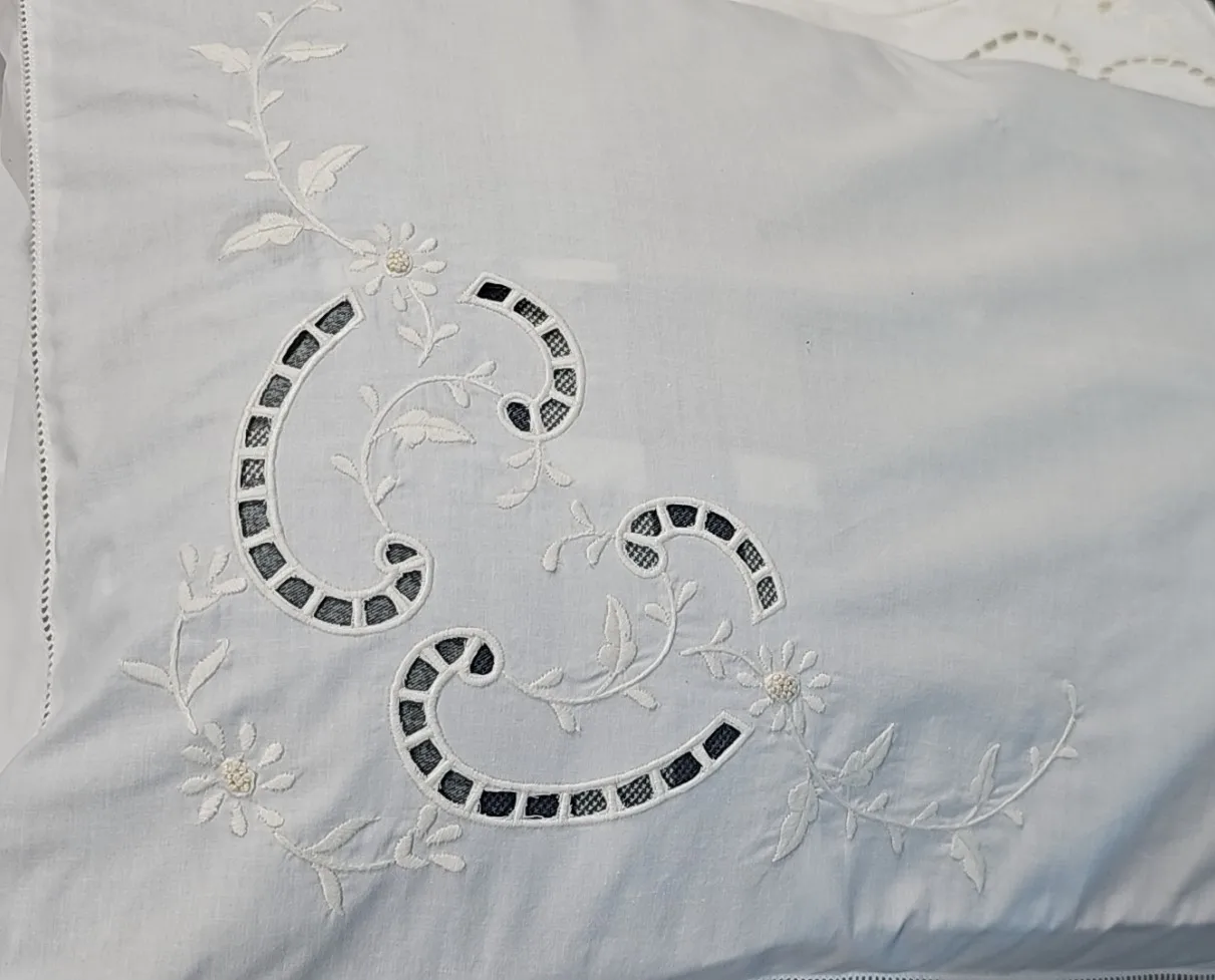 European style embroidered pillows. The product is chosen by many customers again after the first order