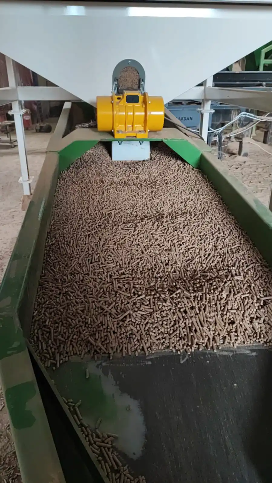 Cheap High Quality Natural Wood Pellet Briquettes 6mm 15 kg  Biomass Manufacture Wood Pellet Turkey