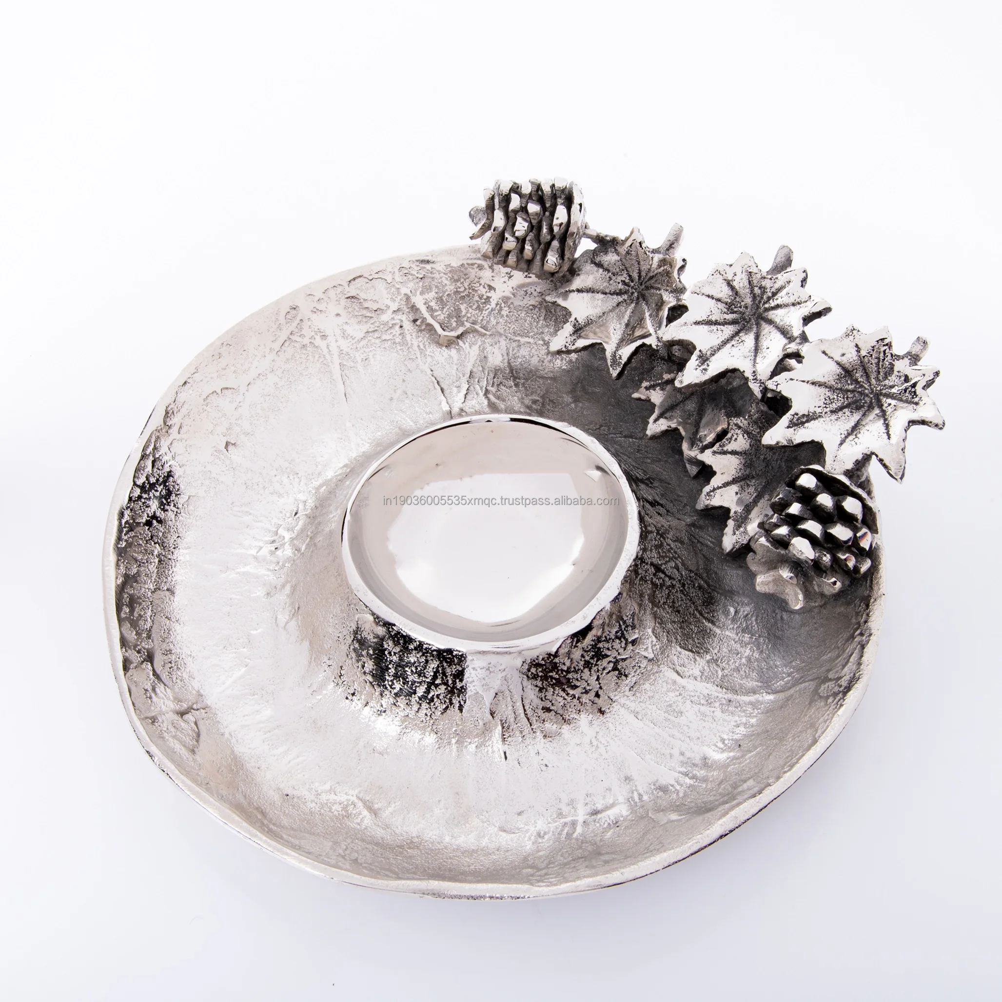 Rustic Christmas decor Volcano chip and Dip Snacks Serving Trays Tabletop Accessories Luxury Dining decor Leaf Crown Round Tray