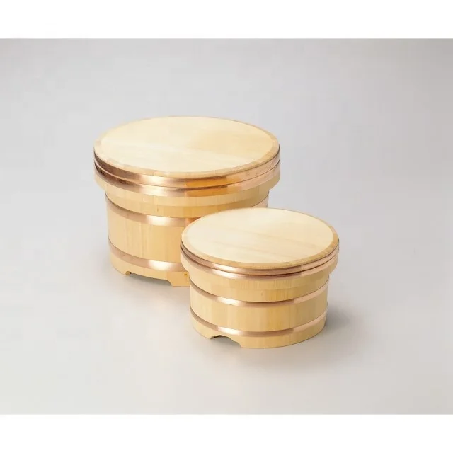 Деревянное ведро для суши и риса изготовлено в Японии с медными лентами