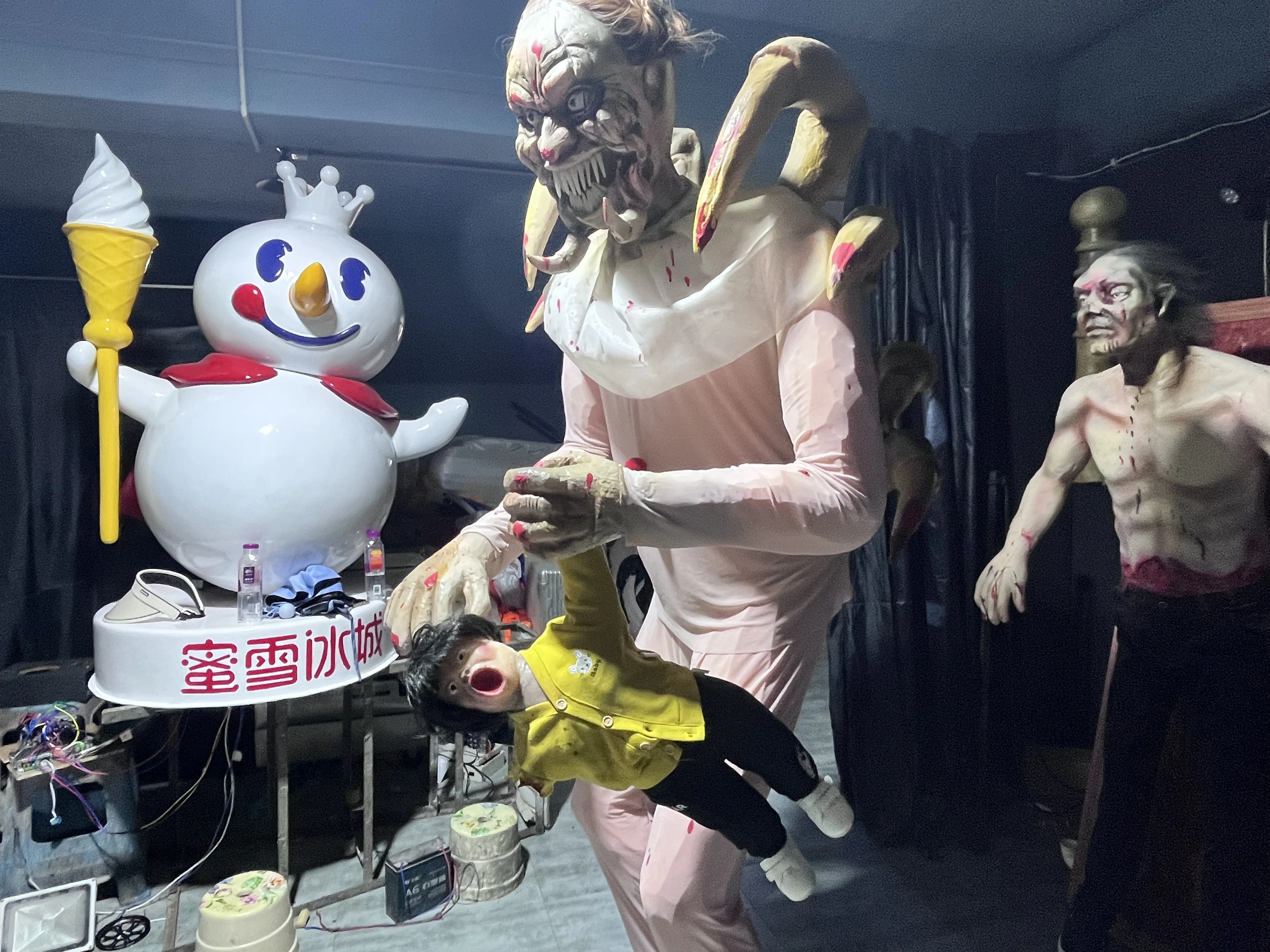 Handmade Pneumatic Scary Ghost lifelike Model with Customizable Movements for Thrilling room