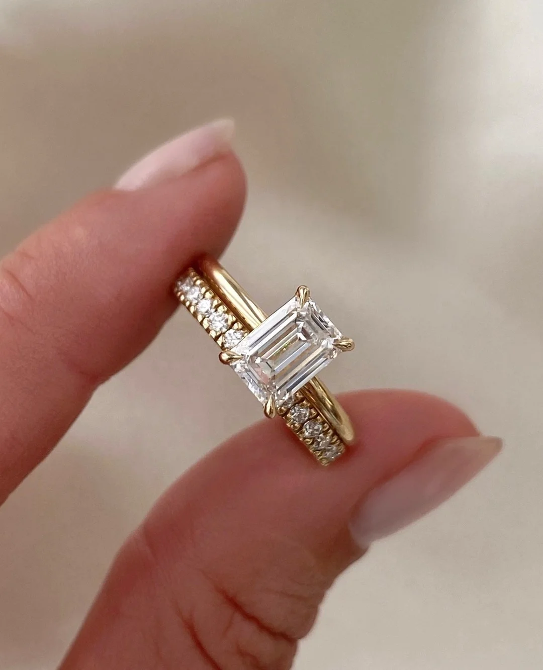 AU750 G18K Solid Gold Yellow Delicate Stacking 3 Wedding Band Rings Set 1ct Round Moissnaite Ring for Sale