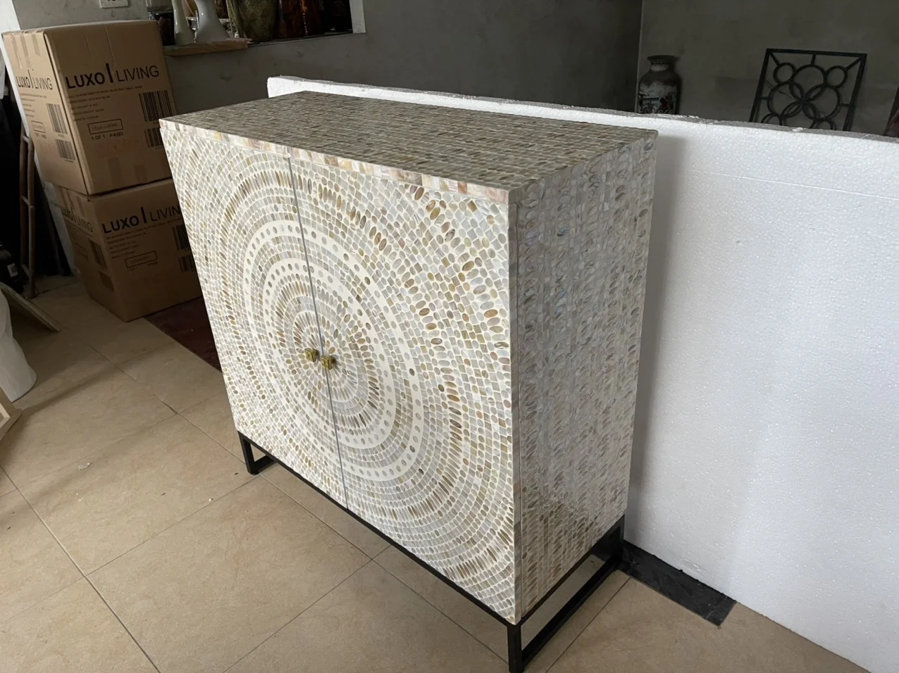 Newest design luxury style nice price wooden MOP inlay cabinet mother of pearl inlay furniture from Vietnam