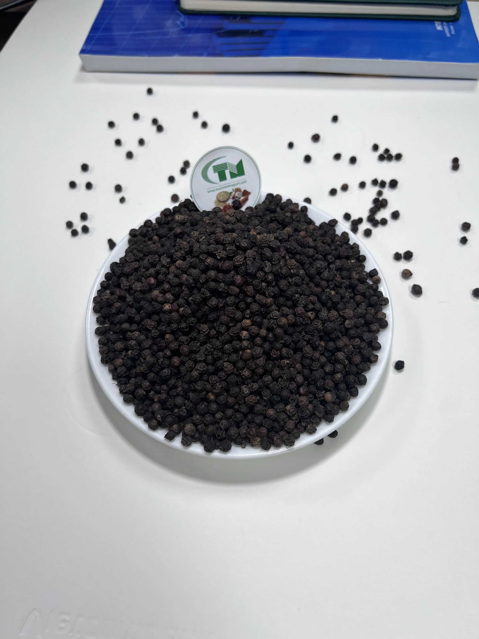 Spicy Black Pepper big size origin from Vietnam supply in bulk by Vietnam leading exporter, Tuan Minh company