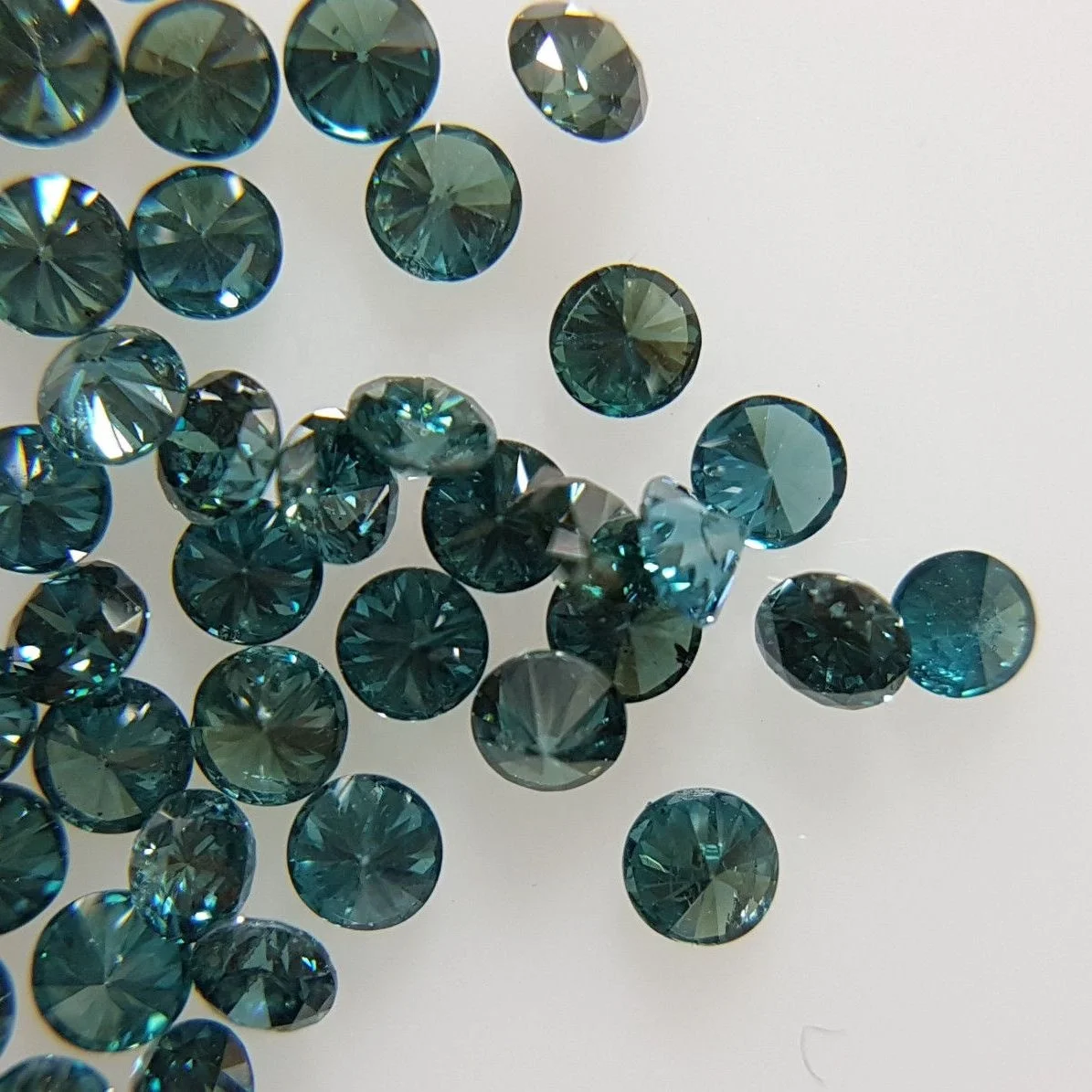 Natural Loose Fancy Blue Diamonds 1.4-1.7mm Brilliant Cut Round Fancy Colour Calibrated for Setting SI Clarity