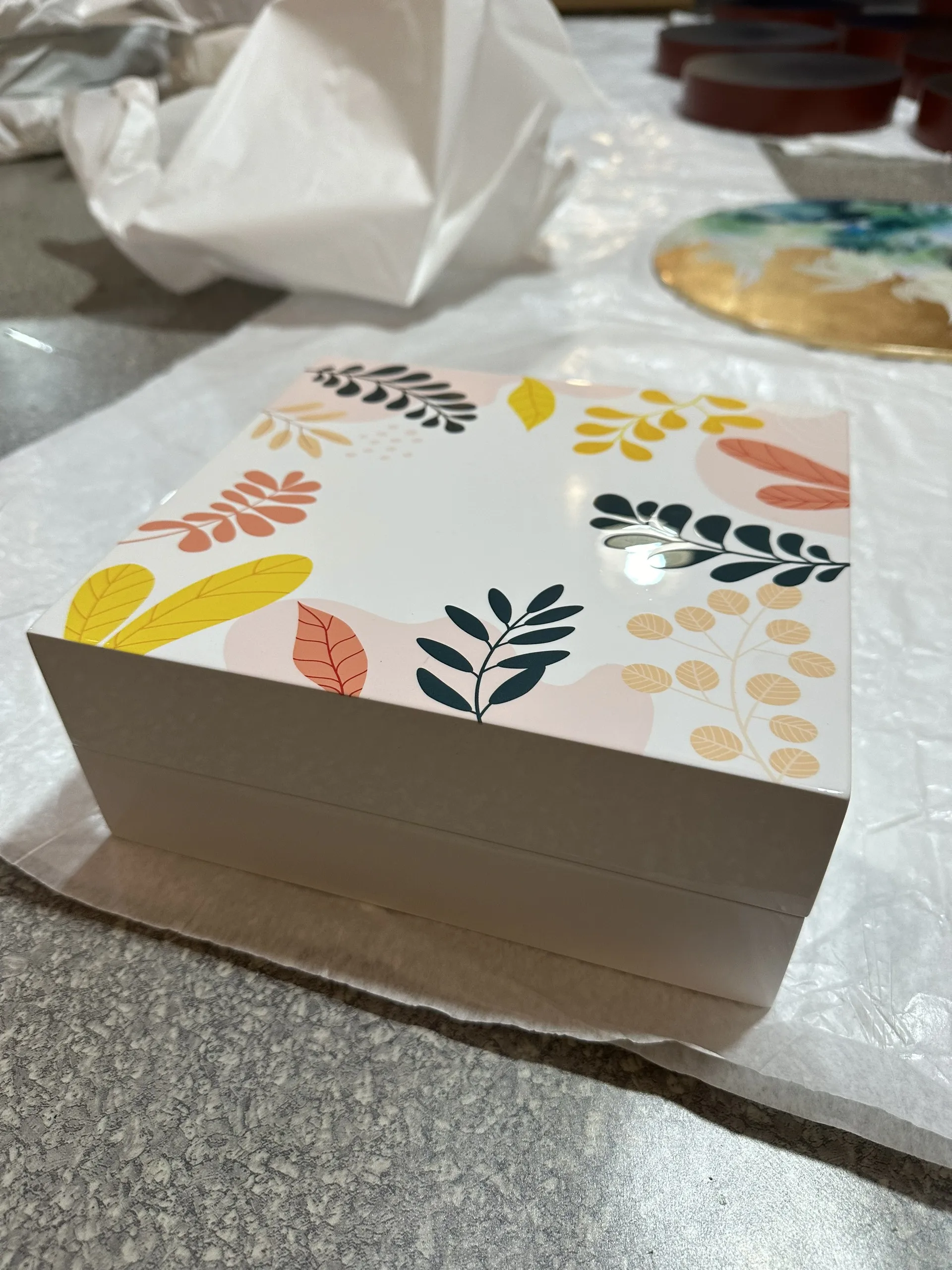 High Quality Luxury Lacquerware Tray Scalloped Rolling Smoking Tray Customized Handmade from Vietnam