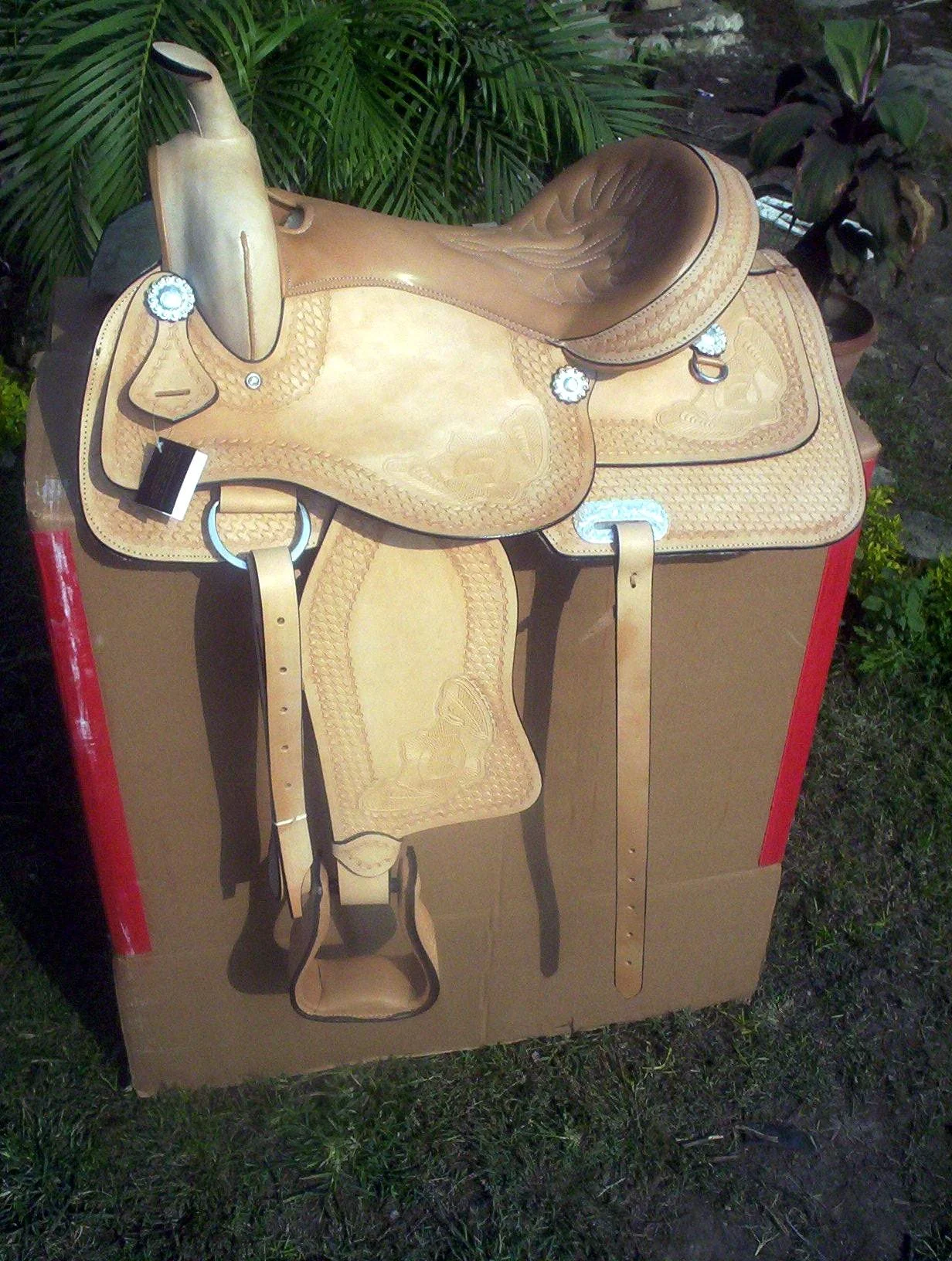 Heavy Duty Western Trail Pleasure Hand Tolling Premium Leather Beautiful Show Saddle with Tack Set in Wholesale Price