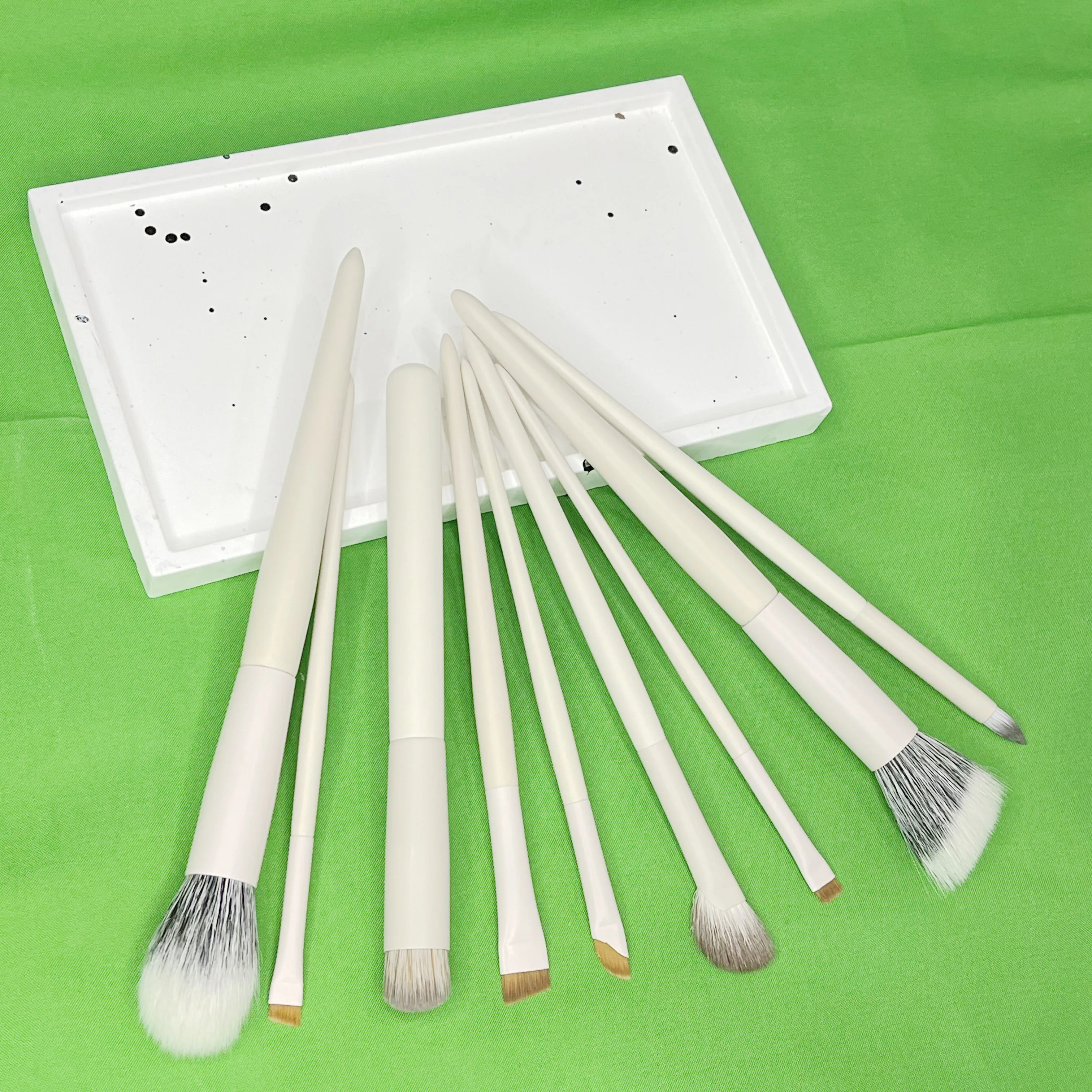 High Quality White Porcelain Cosmetic Brush Set Custom logo