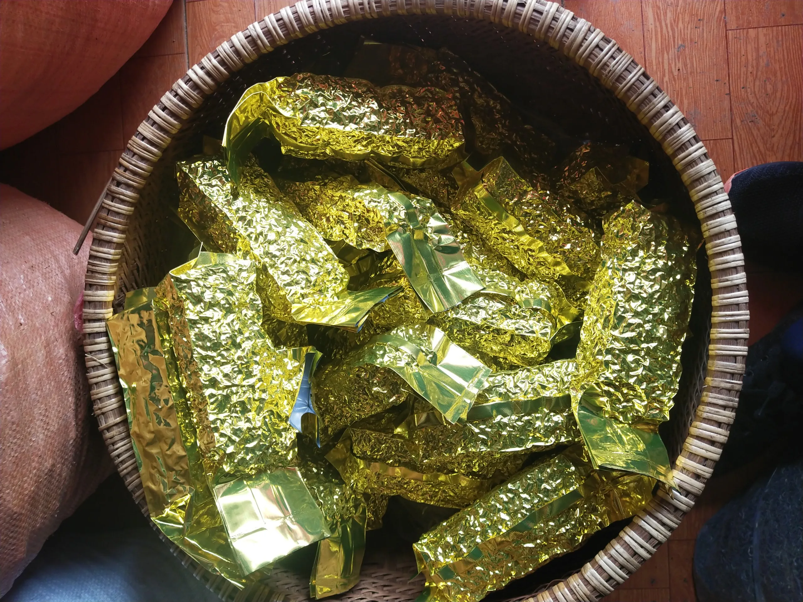 trading in dried green tea from 100 year old natural trees to ensure health and quality in Vietnam