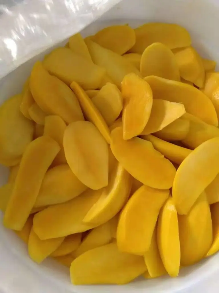 Лидер продаж вьетнамские консервированные фрукты и овощи-вкусные манго нарезанные сиропом бесчисленное количество сортов