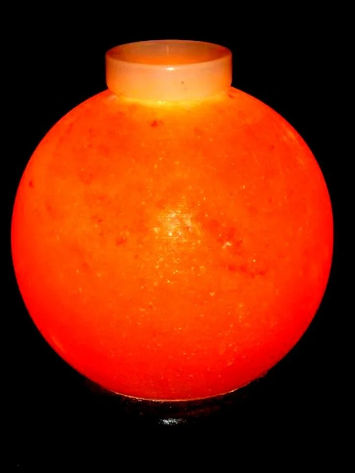 Wholesale 100% Pure Himalayan Salt Lamps High Quality Carved Polished in Popular Bowl Pyramid Styles Decorative Natural Crafts