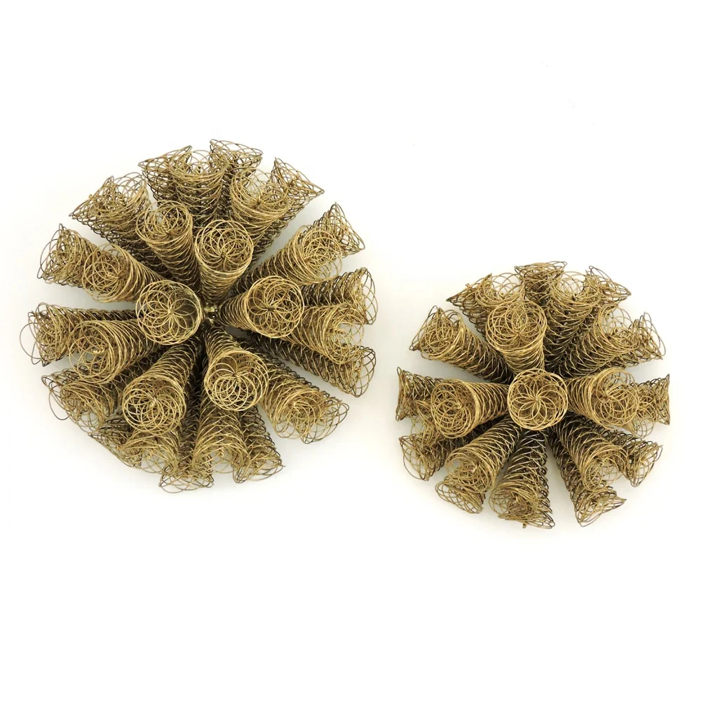 Iron Flower Home Decor and Wall Decor Decorative Item used in Home Restaurant and Hotel Sets Of 2