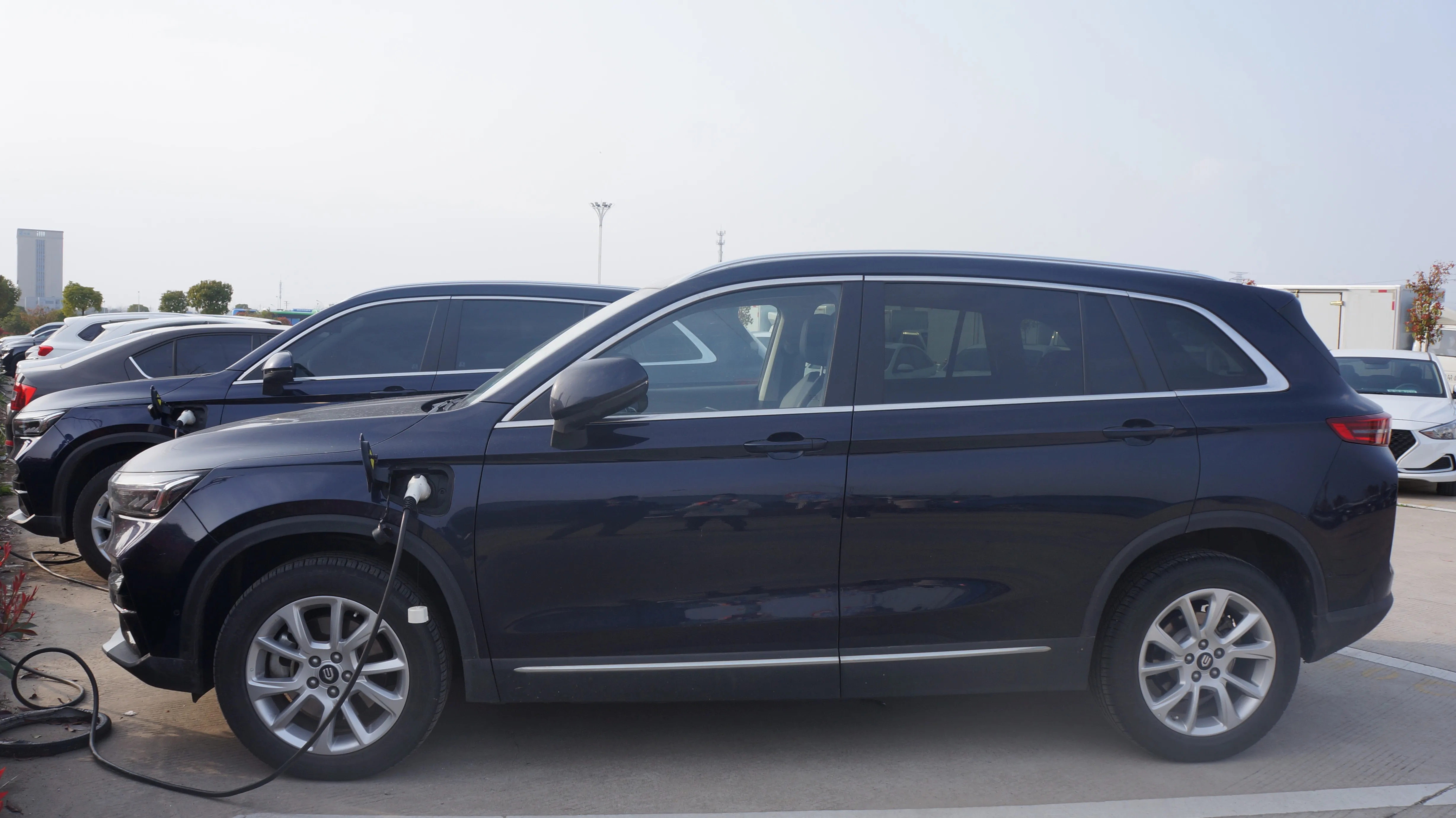 2022 электромобиль автомобиль внедорожник лучший электрический электрическая задняя дверь для внедорожника среднего размера на