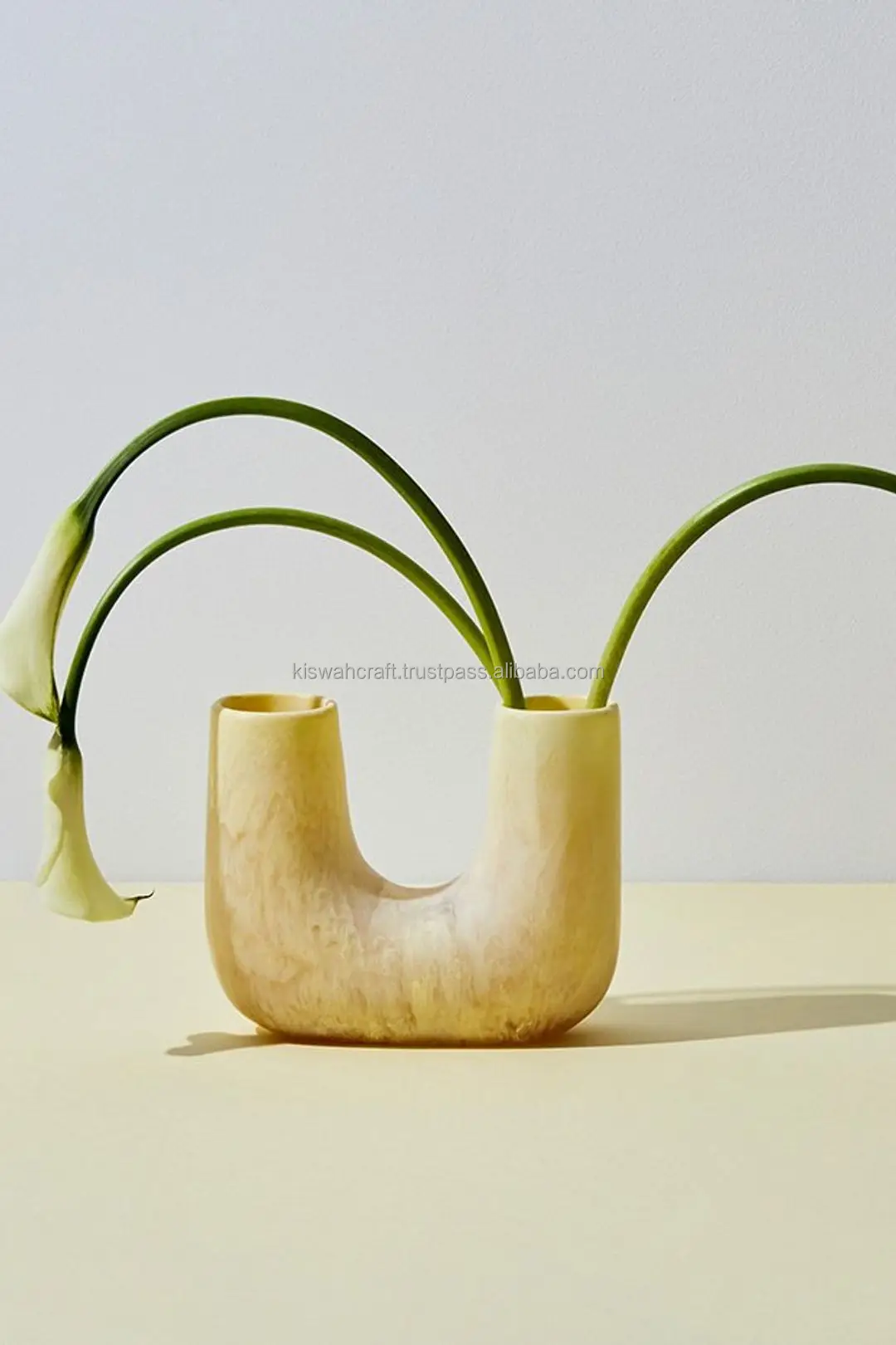 Top Grade New Arrival Aqua Swirl Pattern Blue Resin Vase Modern Home Decor Balloon Resin Vases By Kiswah Craft From India