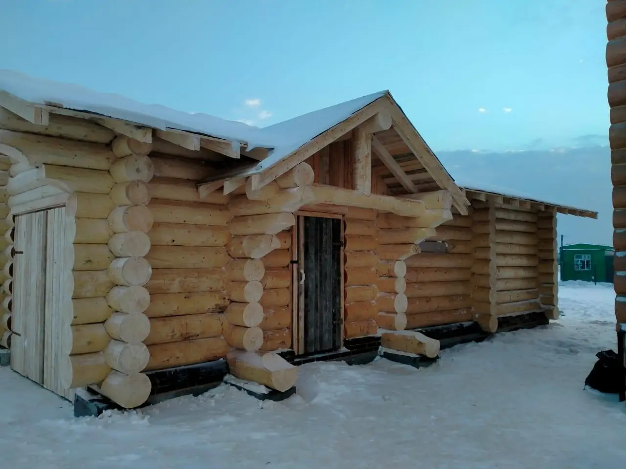 Custom-built Natural Wooden Log Garage 100 m2 with Canopy and Windows Natural Solid Wood Garage Kit for Building