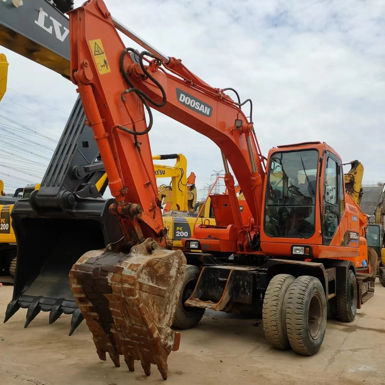 Dh150-7 подержанное строительное оборудование 150W-7 Doosan колесный экскаватор по более низкой цене/оригинальный Digger бренд для горячей продажи