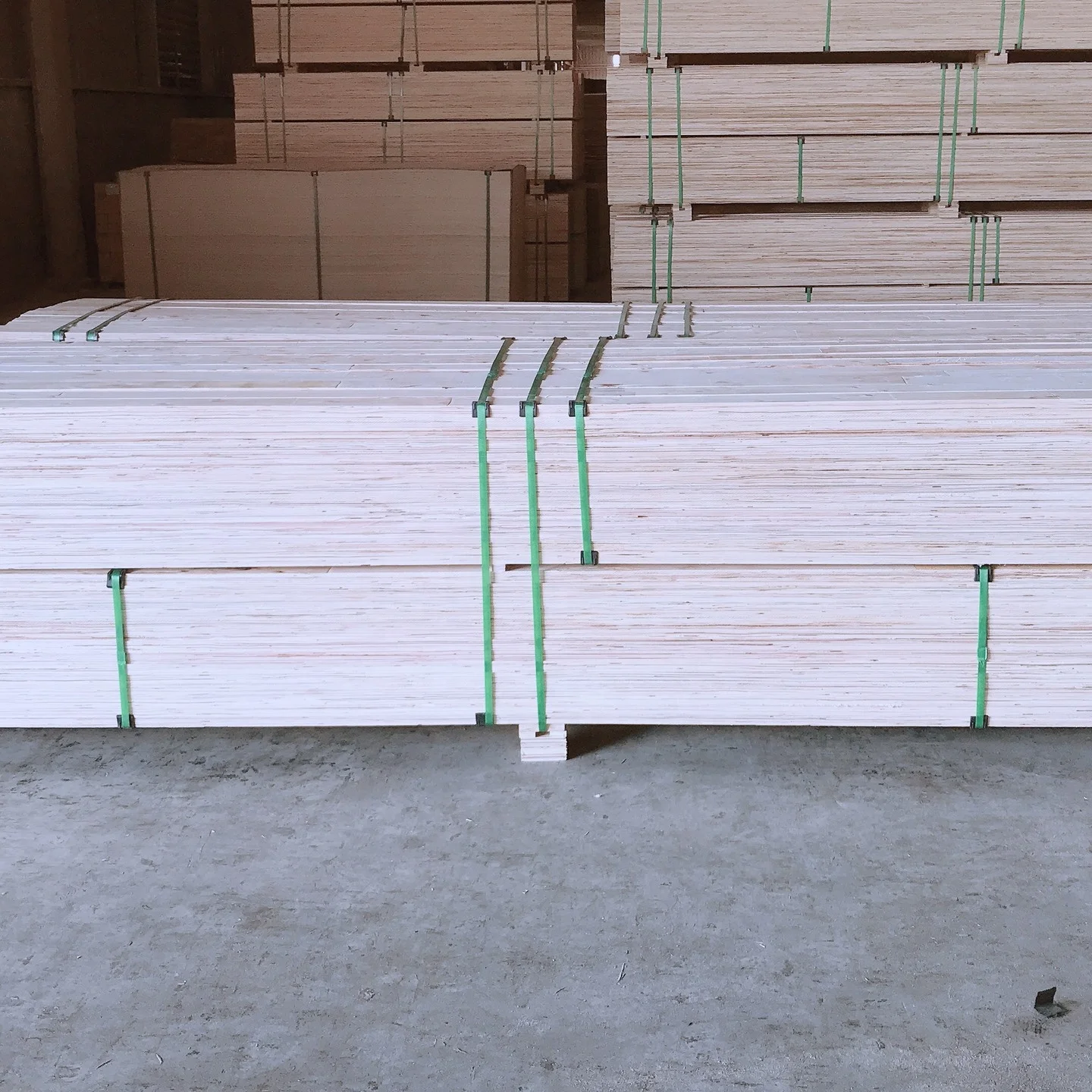 VietNam LVL plywood Laminated venneer lumber wooden pallet materials supplier high quality cheap price