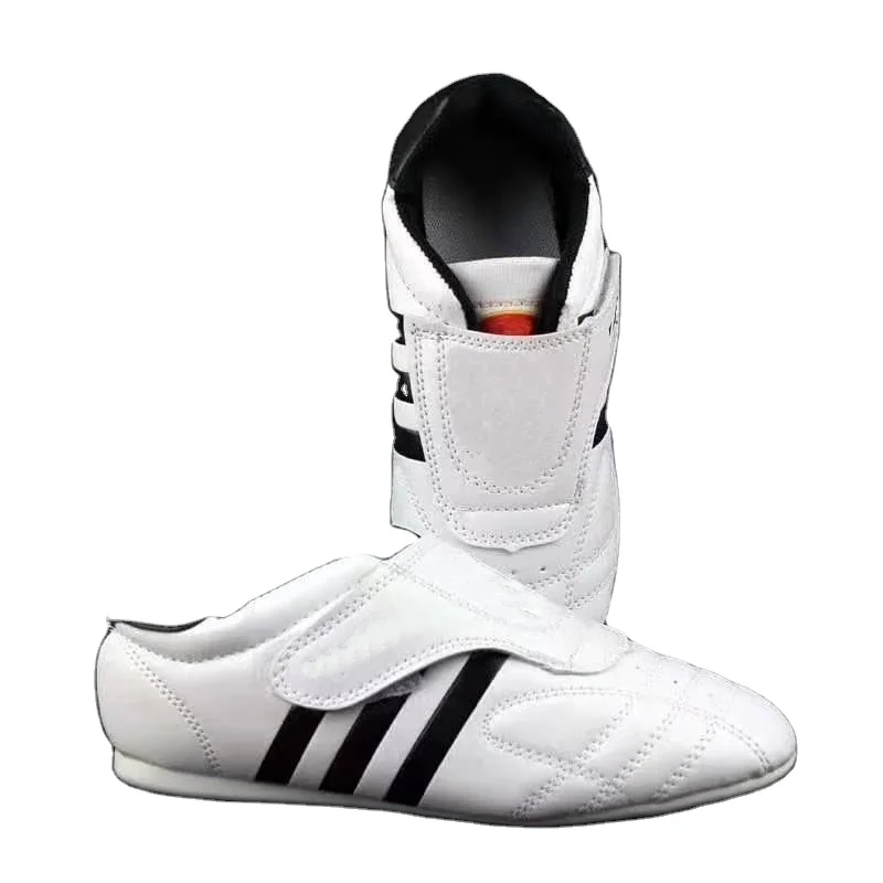 2021 New Fashion Breathable Non Slip Rubber Sole 2 Colors Men Taekwondo Shoes