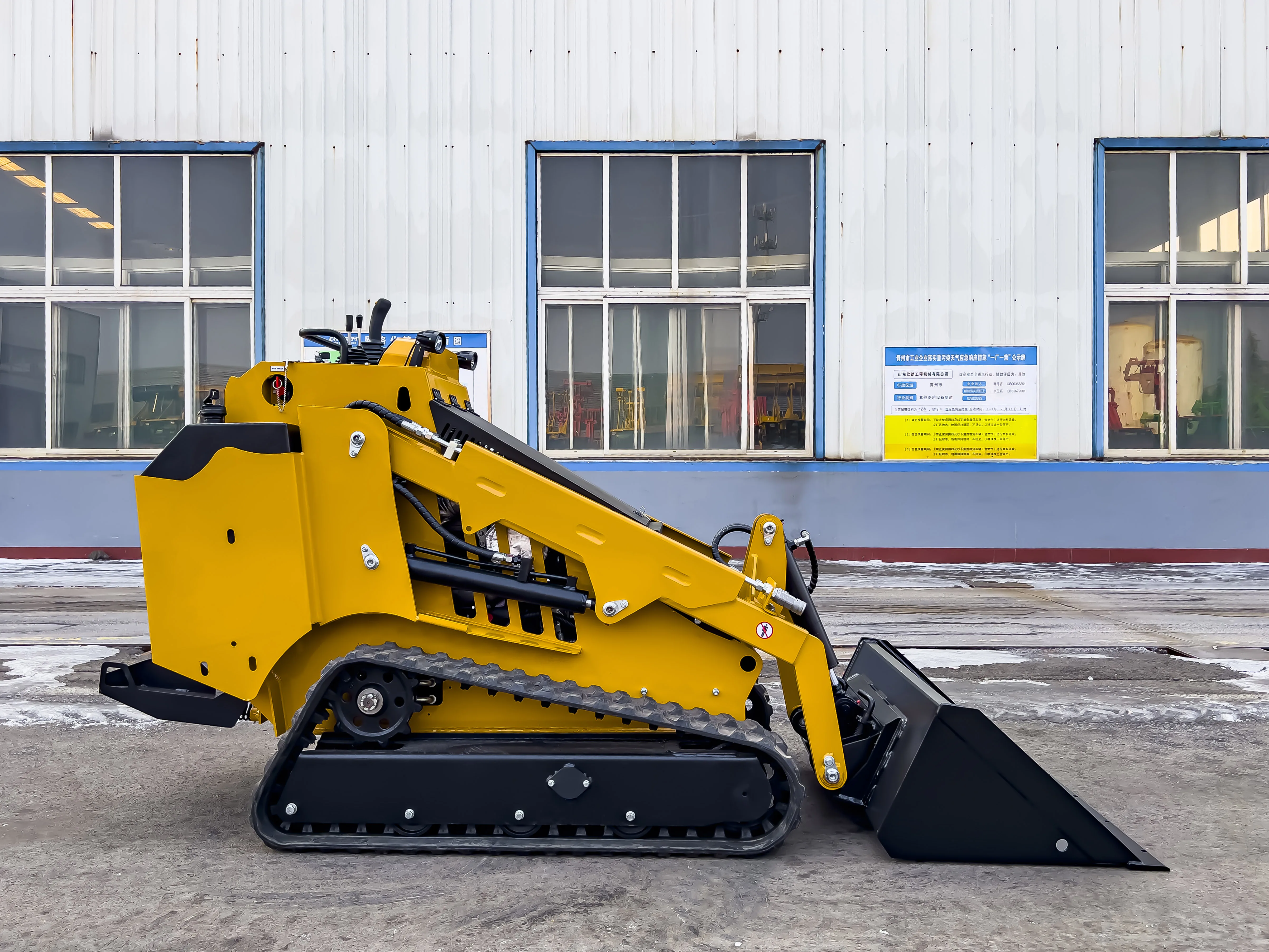 mammut  Tracked Mini Skid Steer Loader Skid Steer With Skid Steer Bucket/Hammer Breaker