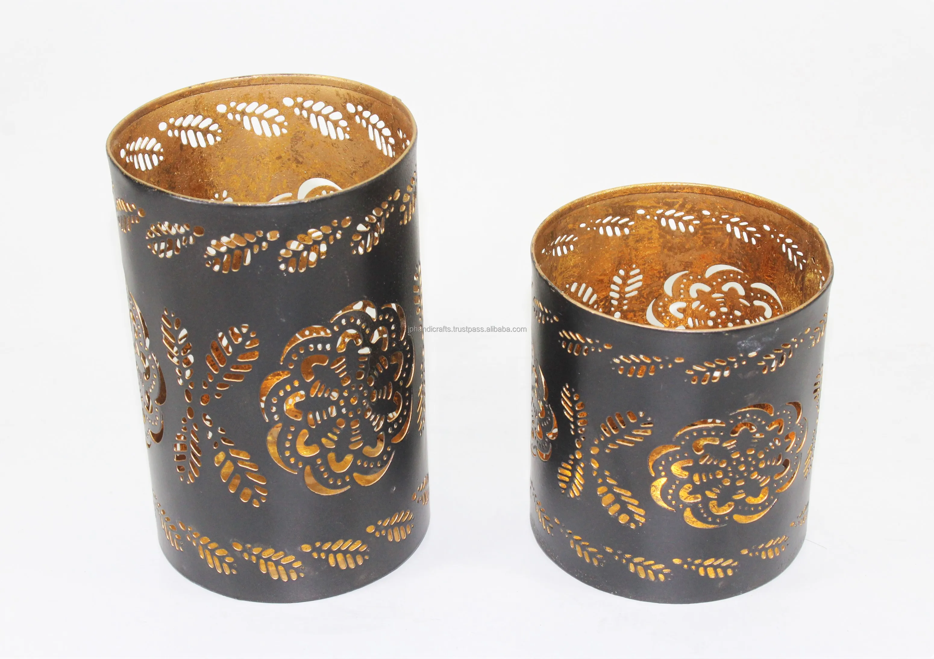 Лучшая цена домашний декоративный Настольный металлический подсвечник для чайной свечи с гравировкой набор из 2 штук