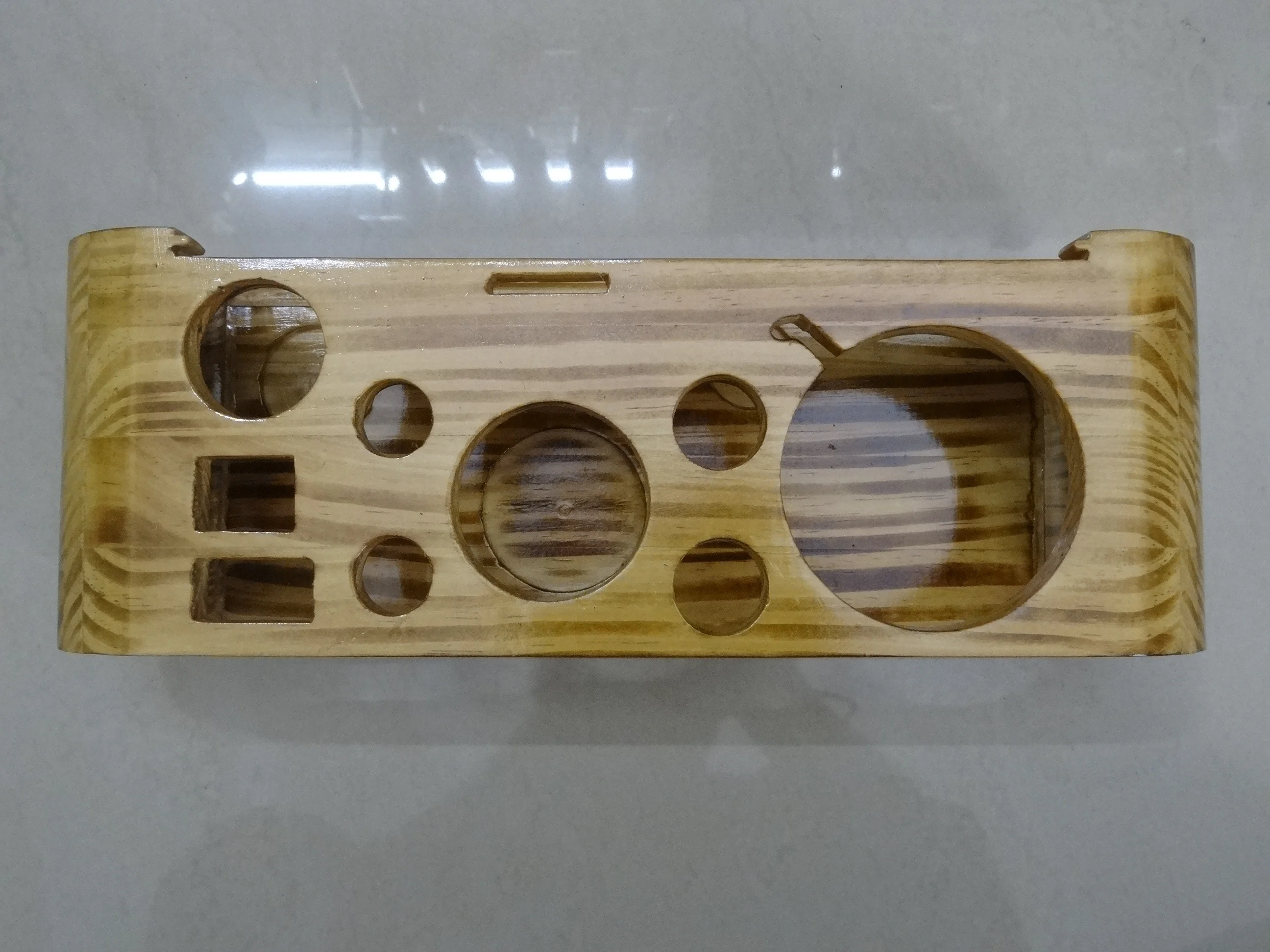 110 - 10-PIECE BAR SET COCKTAIL SHAKER SET WITH STYLISH WOODEN STAND