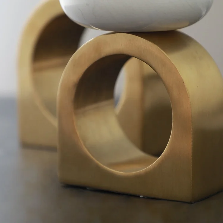 Модный дизайнерский подсвечник из твердого мрамора с металлическим основанием для украшения дома