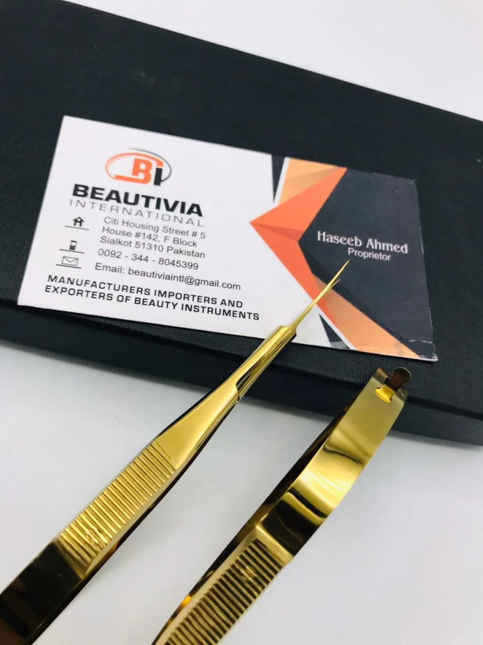 Gold Plasma Spring Scissors Extra Sharp Curved Stainless Steel Blade Russian Solid Cuticle Scissors for Nail Application