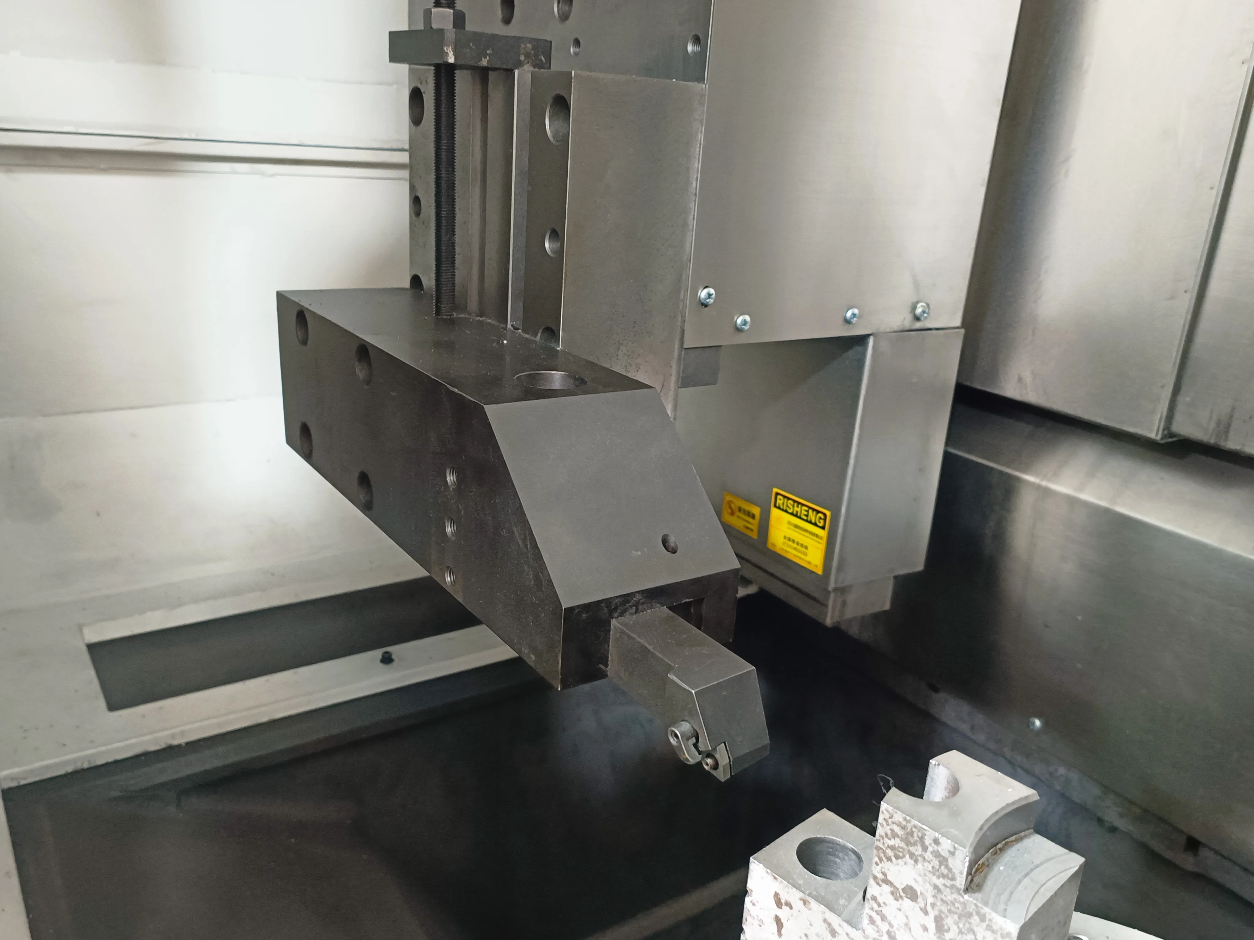 Multi-purpose Precision Turning Servo Motor Double Column CNC Vertical Turning Lathe With Power Turret For Brake Drum Disc Lathe