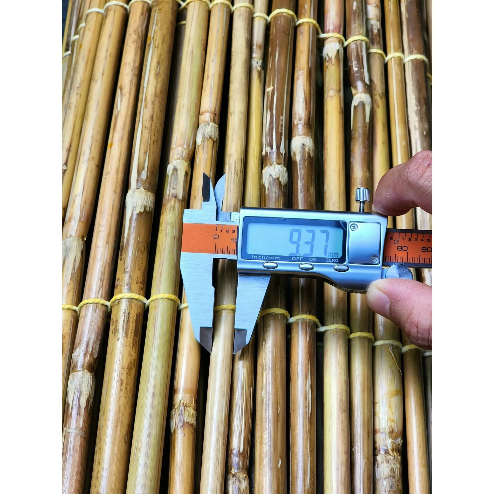 Wholesale Thick Reed and Tall Bamboo Panels Synthetic Split Roll Bamboo Fence Raw Materials Product