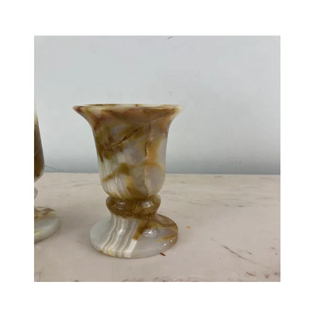  Сделанная на заказ ваза из оникса и мрамора доступна небольшая партия