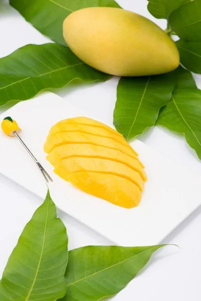 Top Quality Vietnam Common Cultivation Type Green Color Sweet Taste Fresh Mango Export In Carton Box Packaging