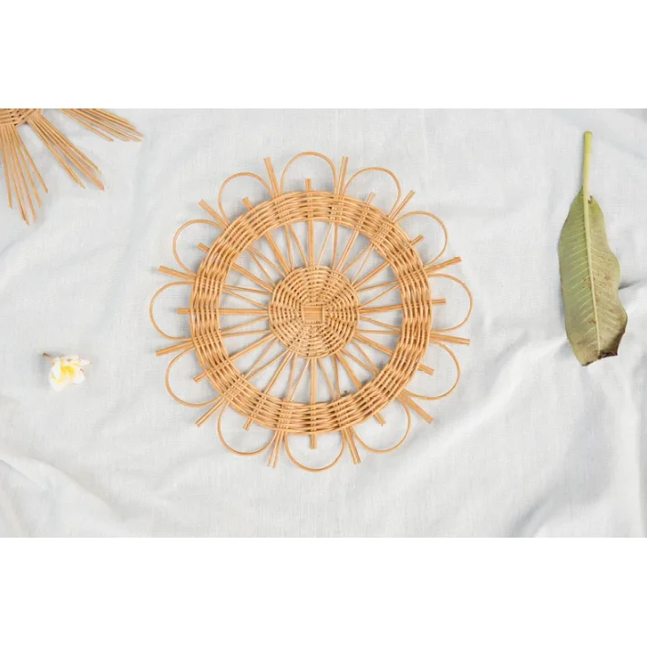 Beauty rattan Handmade Natural Weave eco-friendly and natural light brown color Wall Art for serving restaurant party