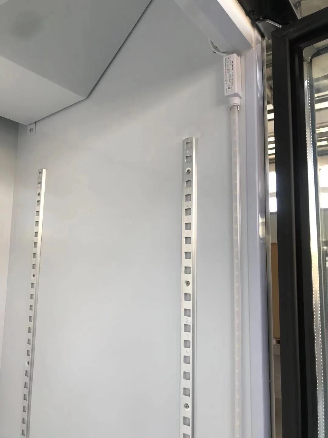 Factory Price  Drink Supermarket Commercial Cooler  Beverage Display Fridge Single Door Vertical Glass Door Refrigerator