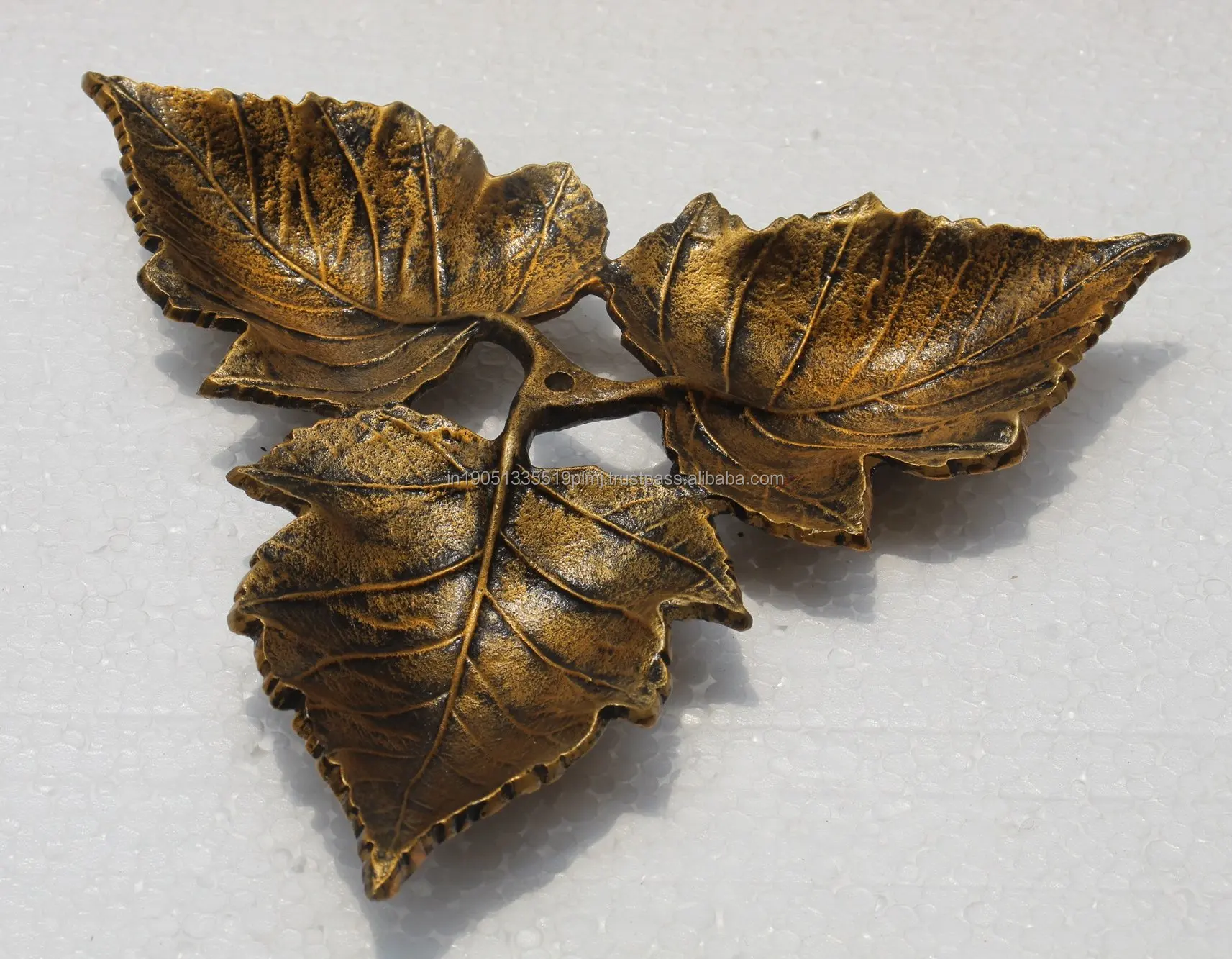 High Quality customized Aluminium Decorative Tray With Brass Antique Leaf Shape Decorative Tray For Christmas Decoration