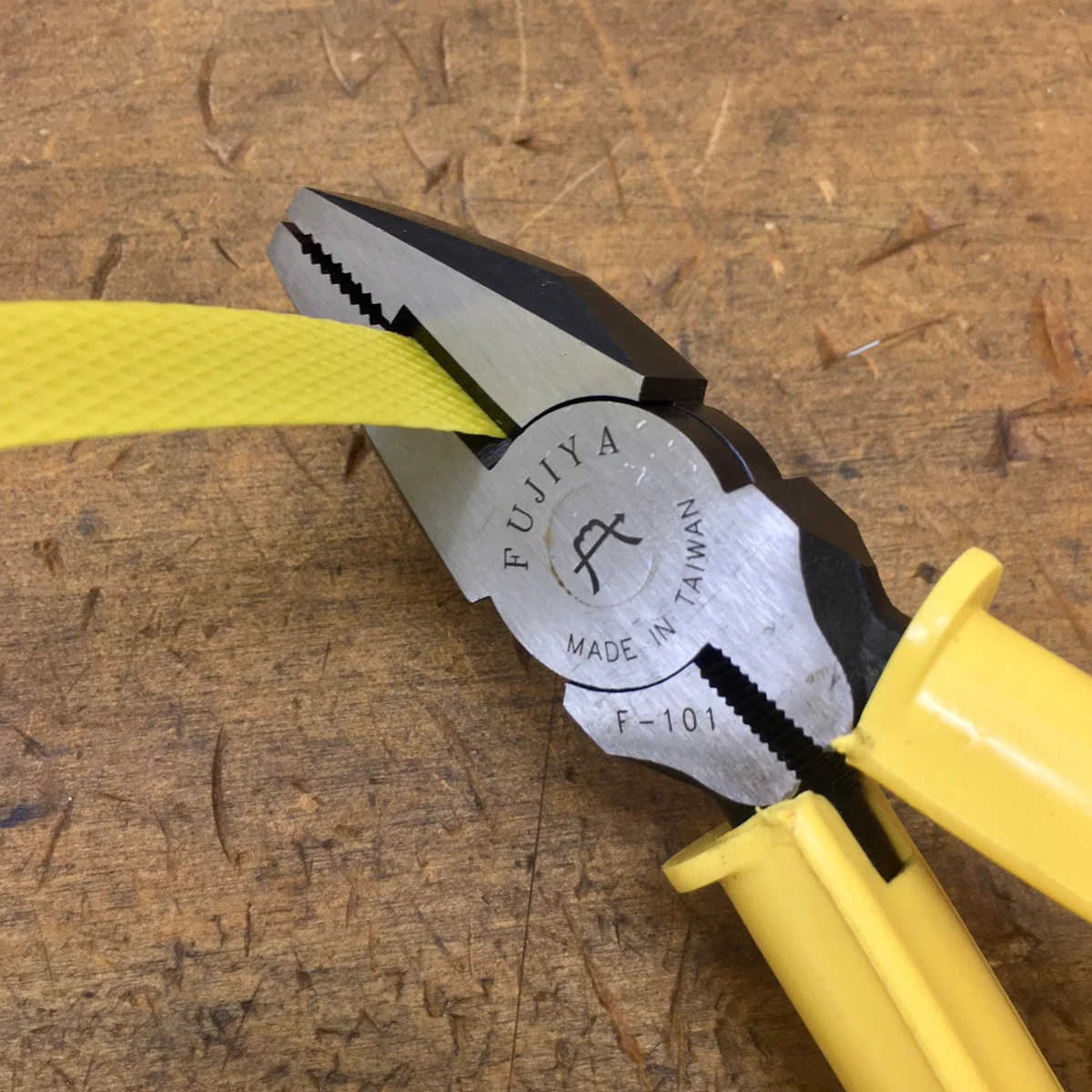 Heavy-Duty Serrated Jaws Combination Pliers