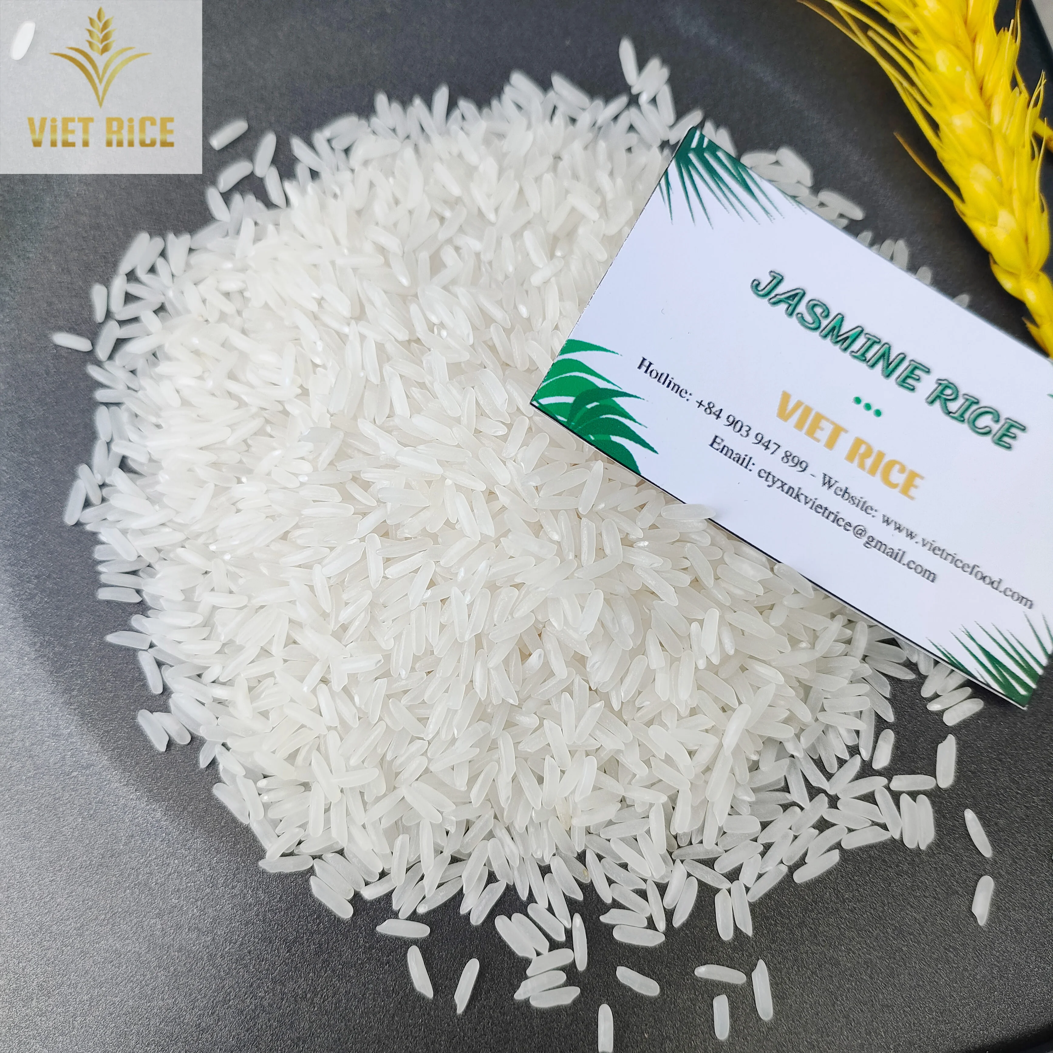 Jasmine fragrant rice, a long-grain rice with a chestnut scent and a subtle scent of pandan leaves, is very fragrant rise riz
