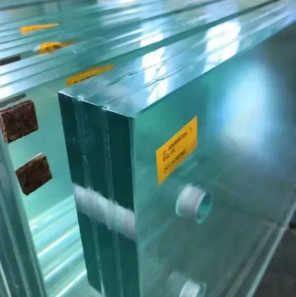 Стеклянный напольный безопасный многослойный стеклянный мостик для уличной палубной сцены со светодиодной подсветкой потолочный сверхтолстый